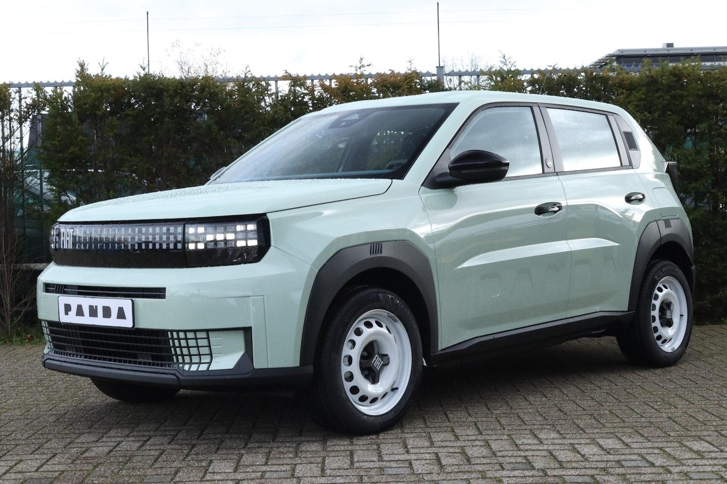 Fiat Grande Panda - RED 11kW 44 kWh | Cruise Control | Sensoren achter | Airco | Carplay | Radio | LED | Elekt - AutoWereld.nl