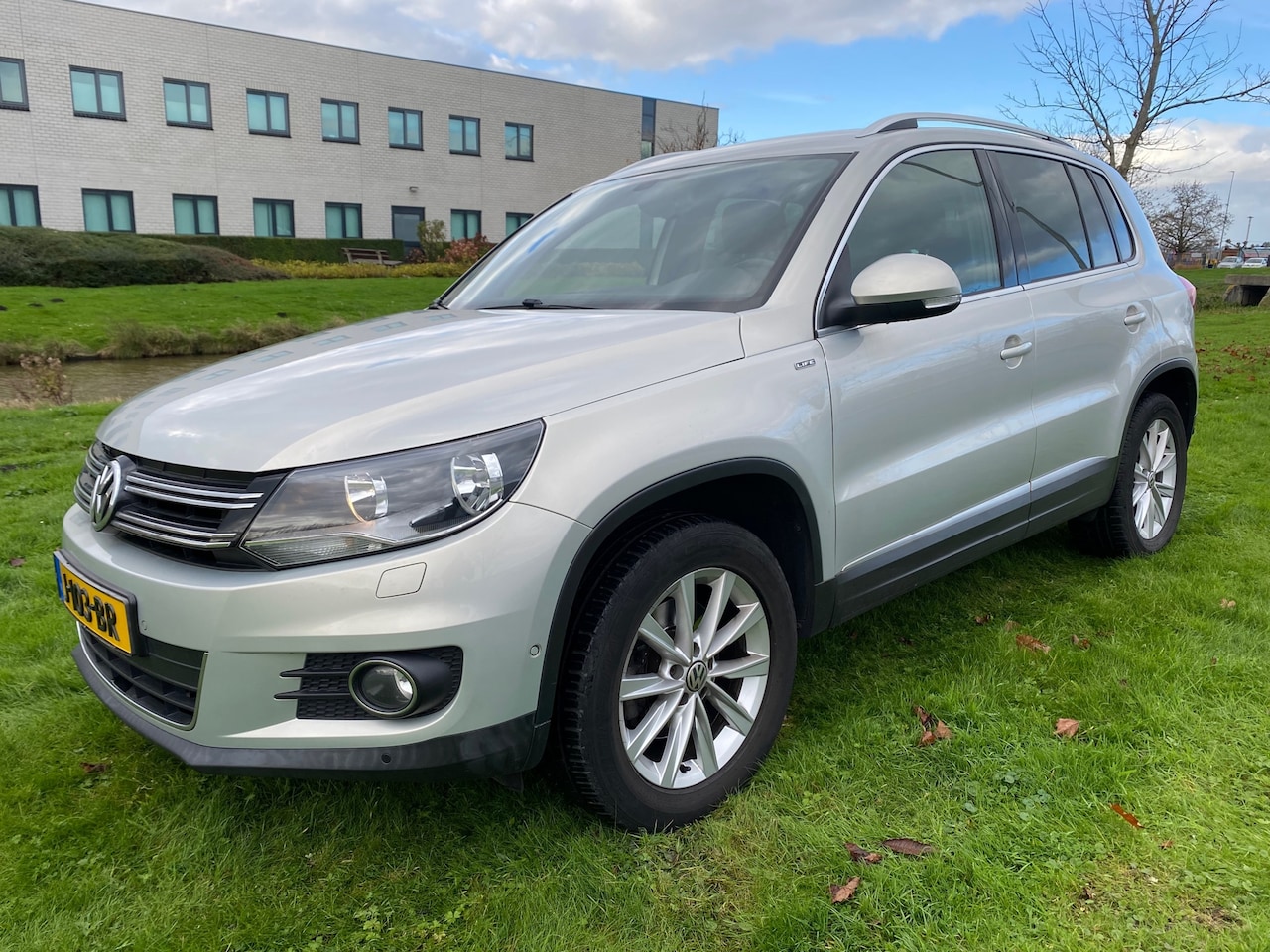 Volkswagen Tiguan - * 2013 *1.4 TSI R-Line Edition * AUTOMAAT * APK * - AutoWereld.nl