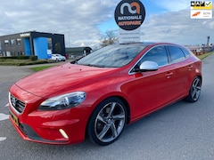 Volvo V40 - 2014 * 2.0 D4 R-Design * FULL FULL CAR LED*CAM*PANO DAK * 190PK