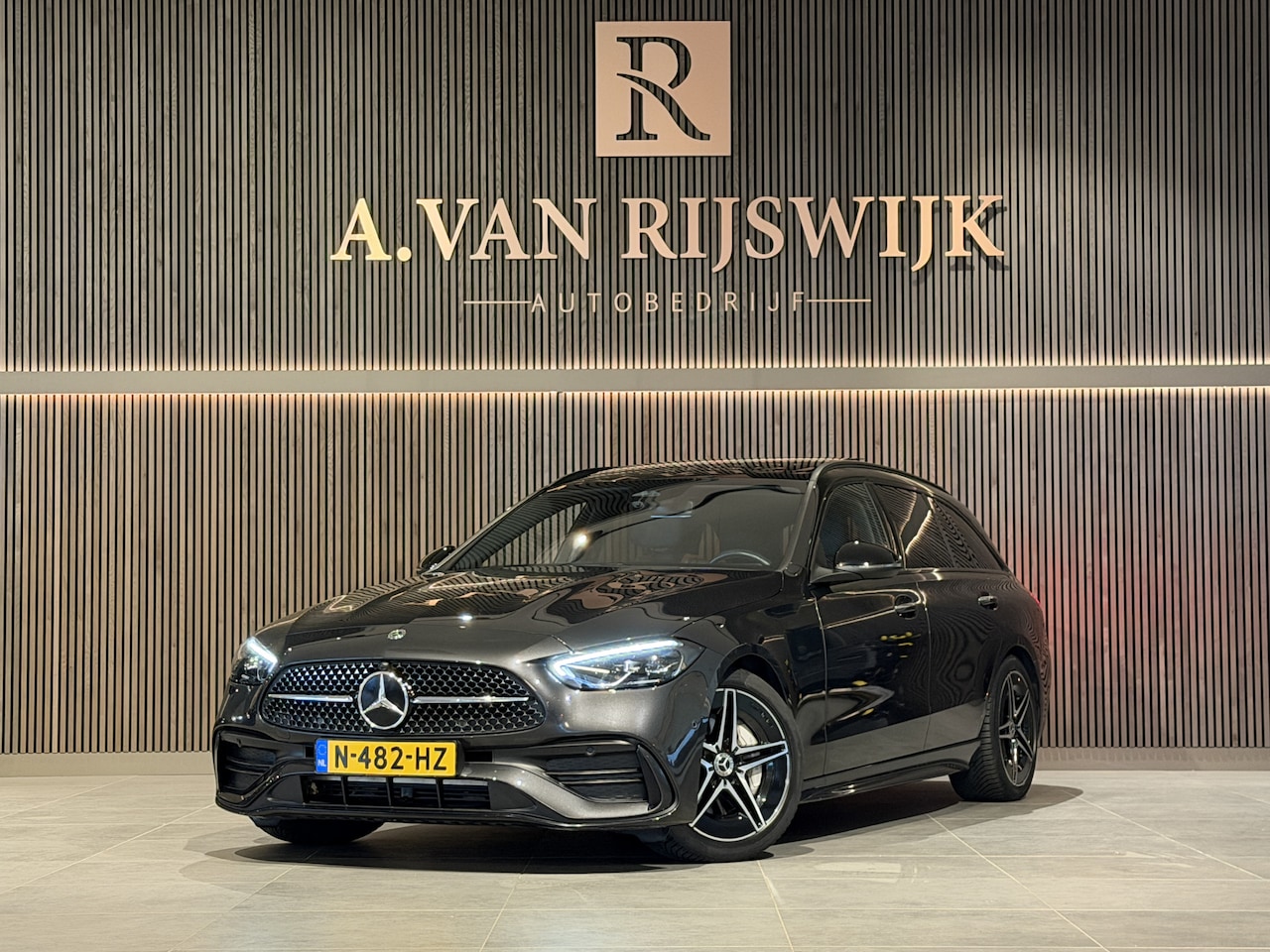 Mercedes-Benz C-klasse Estate - 200 Launch Edition AMG Line | PANO | CAMERA | KEYLESS | SFEERVERLICHTING | STOELVERW. - AutoWereld.nl