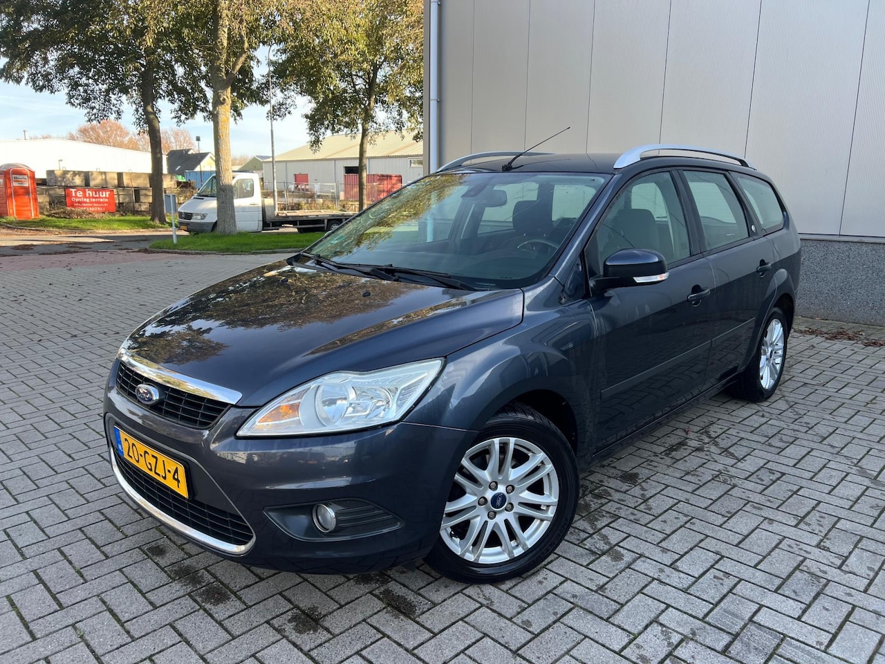 Ford Focus Wagon - 1.6 Ghia Airco/Pdc/trekhaak - AutoWereld.nl
