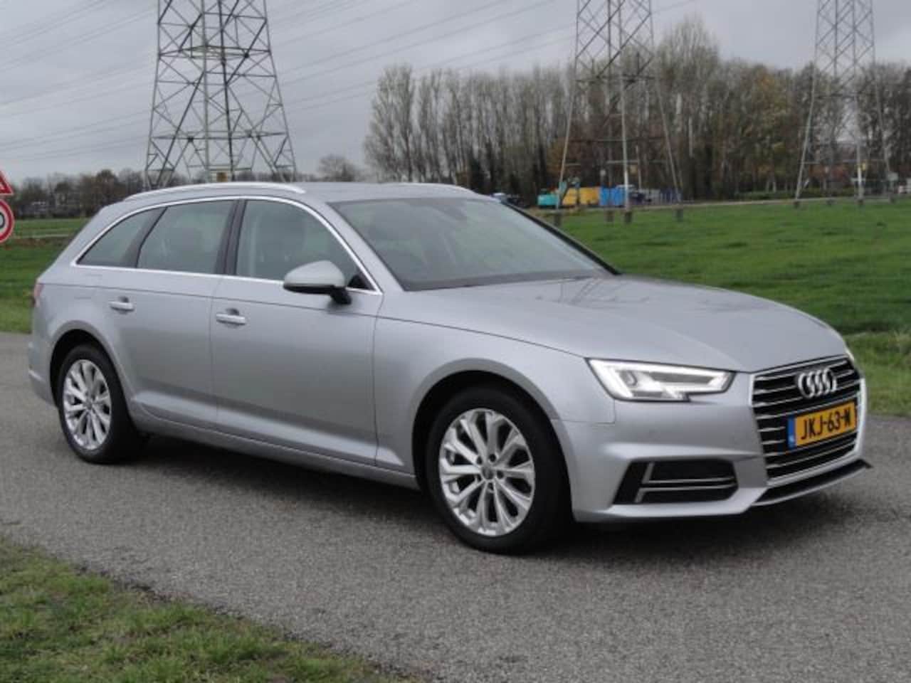 Audi A4 Avant - 40TFSI Launch edition Sport Full LED I NAVIG I LEER - AutoWereld.nl