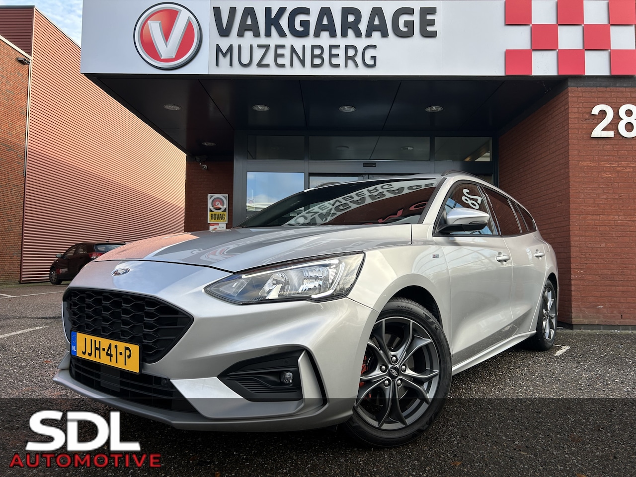 Ford Focus Wagon - 1.0 EcoBoost ST Line Business // LED // NAVI + CARPLAY // PDC V+A // CRUISE // TREKHAAK!! - AutoWereld.nl