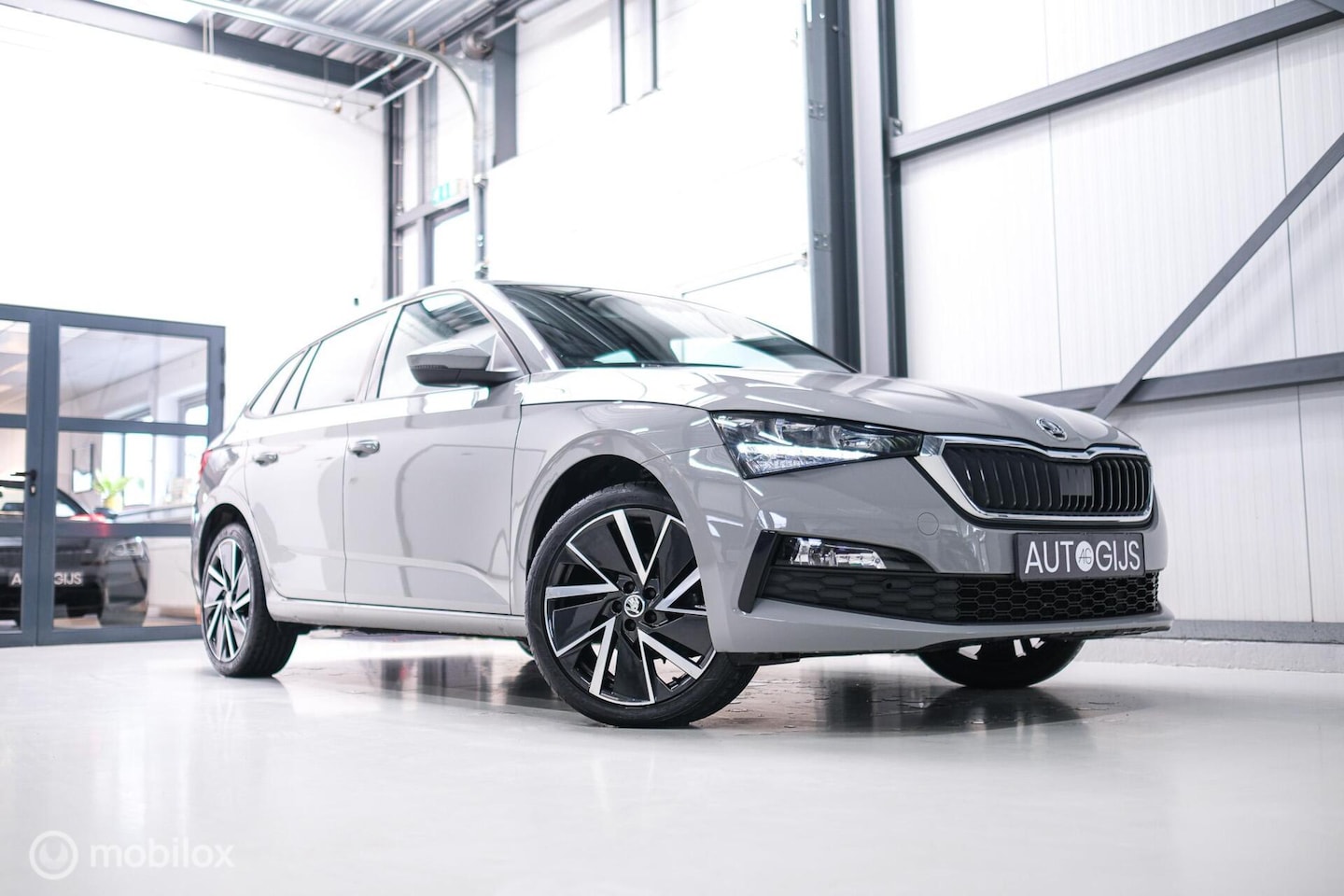Skoda Scala - 1.0 TSI Sport Business | Sportstoelen | Trekaak | NAP NL auto | LED | Adaptive cruise | Cl - AutoWereld.nl