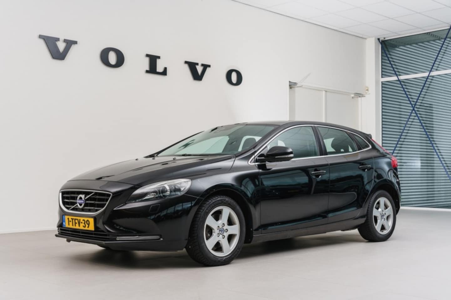Volvo V40 - T4 Momentum - AutoWereld.nl