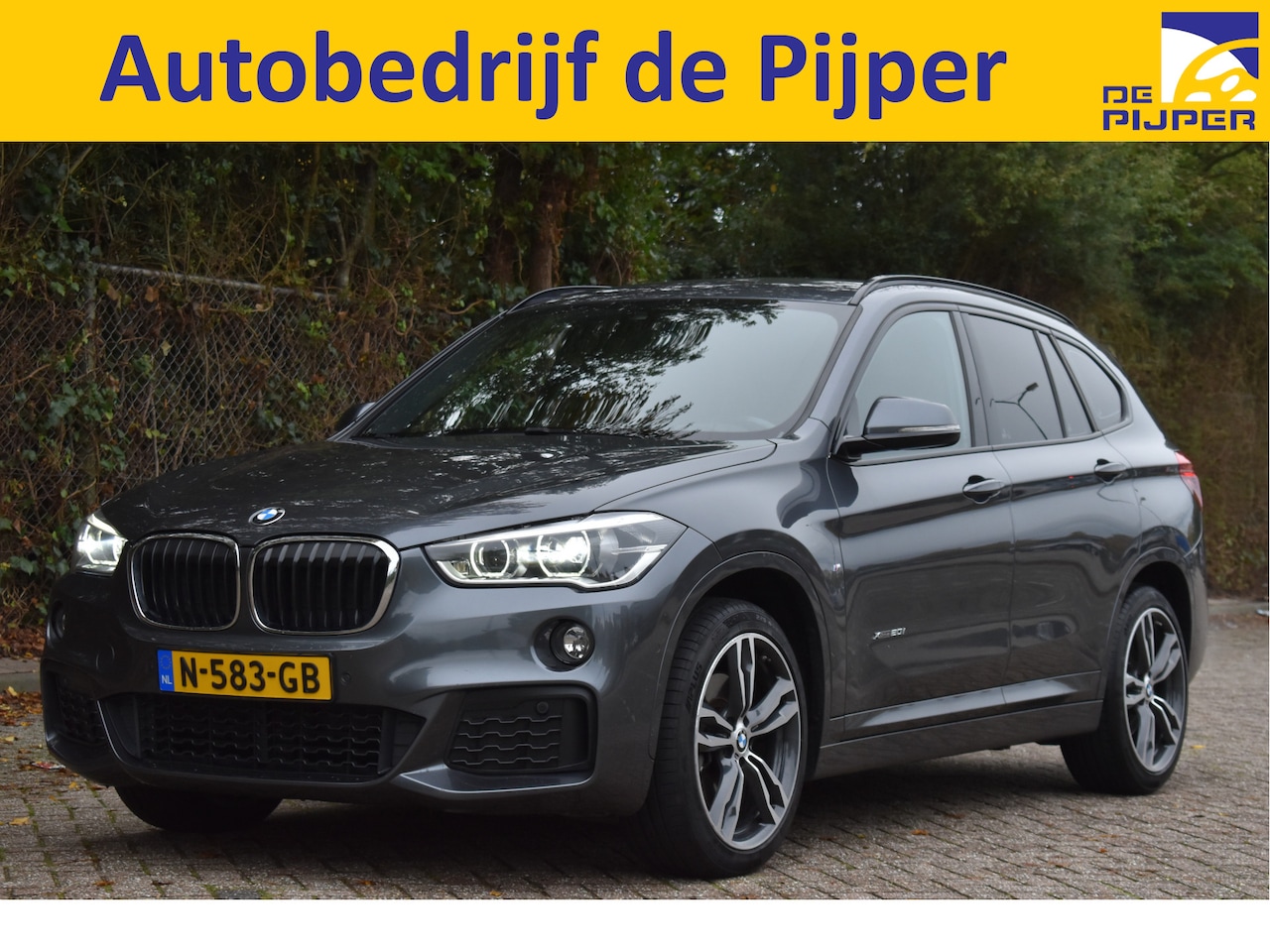 BMW X1 - xDrive20i High Executive 4x4 M-Sport | Sportstoelen | Camera | Afn.haak | Keyless | Sfeerv - AutoWereld.nl