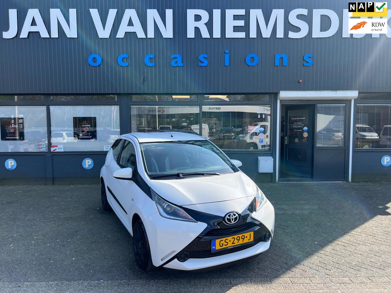 Toyota Aygo - 1.0 VVT-i x-play bj 2015 sportvelgen airco 5 deurs - AutoWereld.nl