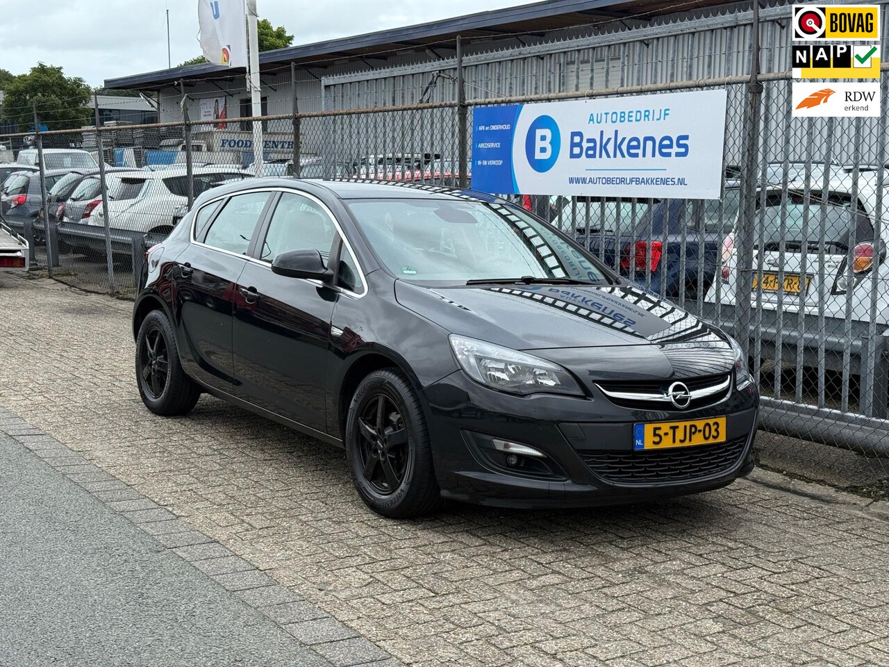 Opel Astra - 1.4 Business + | Airco | Cruise | Navi - AutoWereld.nl