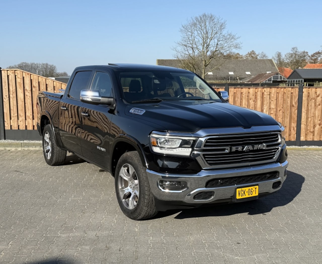 Dodge Ram 1500 - 5.7 V8 HEMI 4X4 6 PERSOONS! PANO LPG G3 - AutoWereld.nl