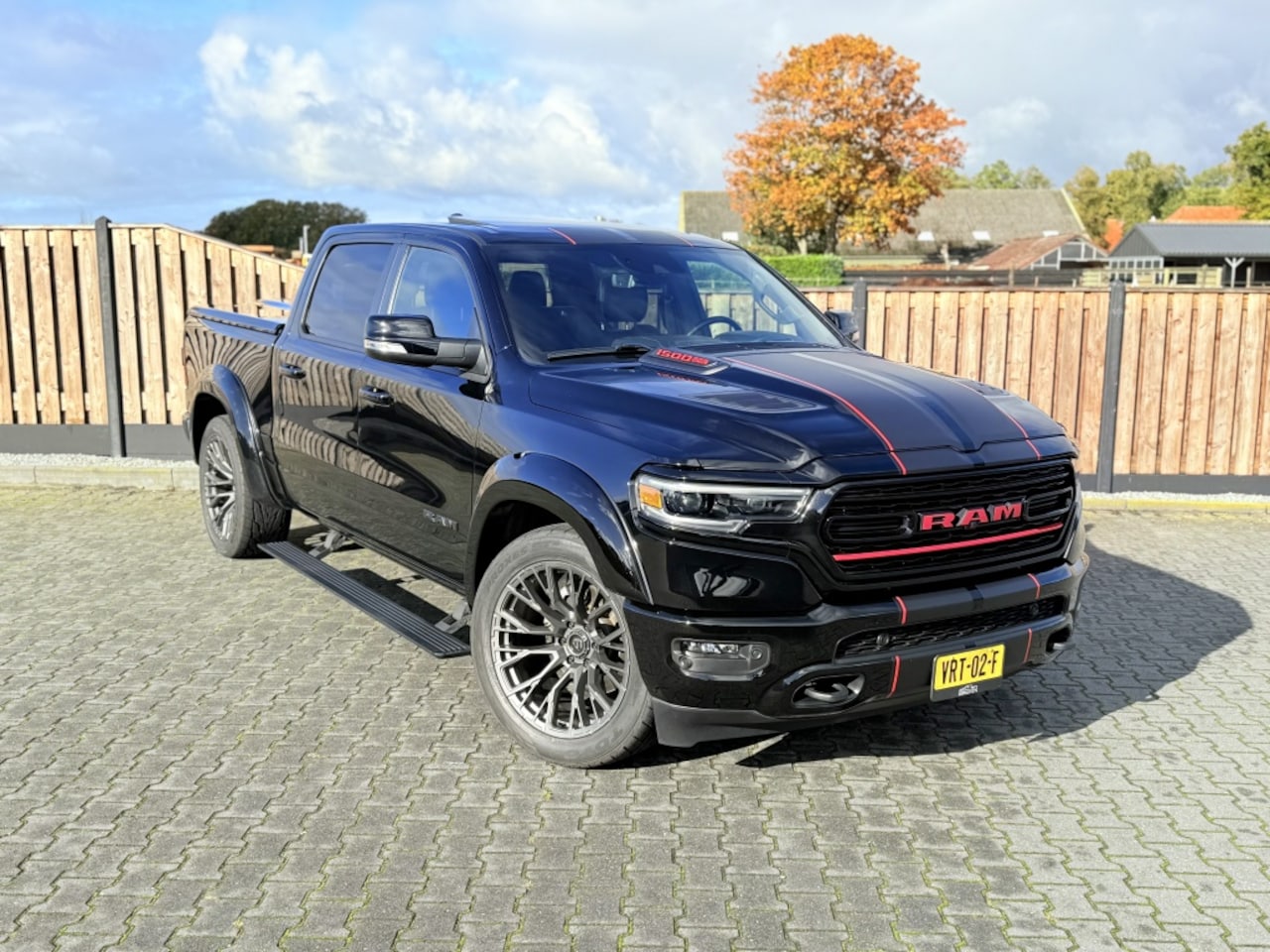 Dodge Ram 1500 - LIMITED 5.7 V8 HEMI WIDE BODY 22" FEUL VOLL - AutoWereld.nl