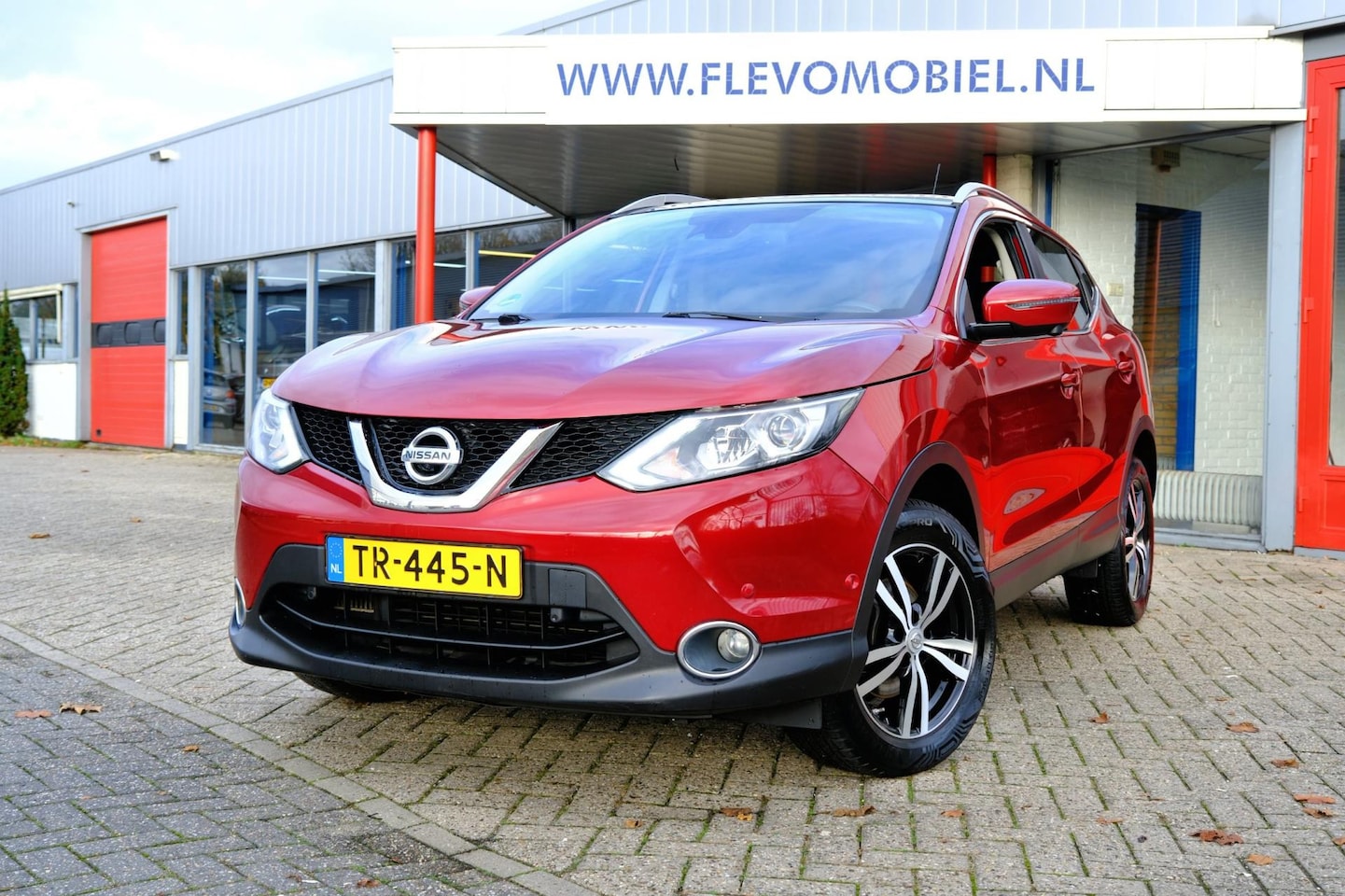 Nissan Qashqai - 1.6 163pk Tekna Pano|Leder|Navi|LMV|360 Cam - AutoWereld.nl