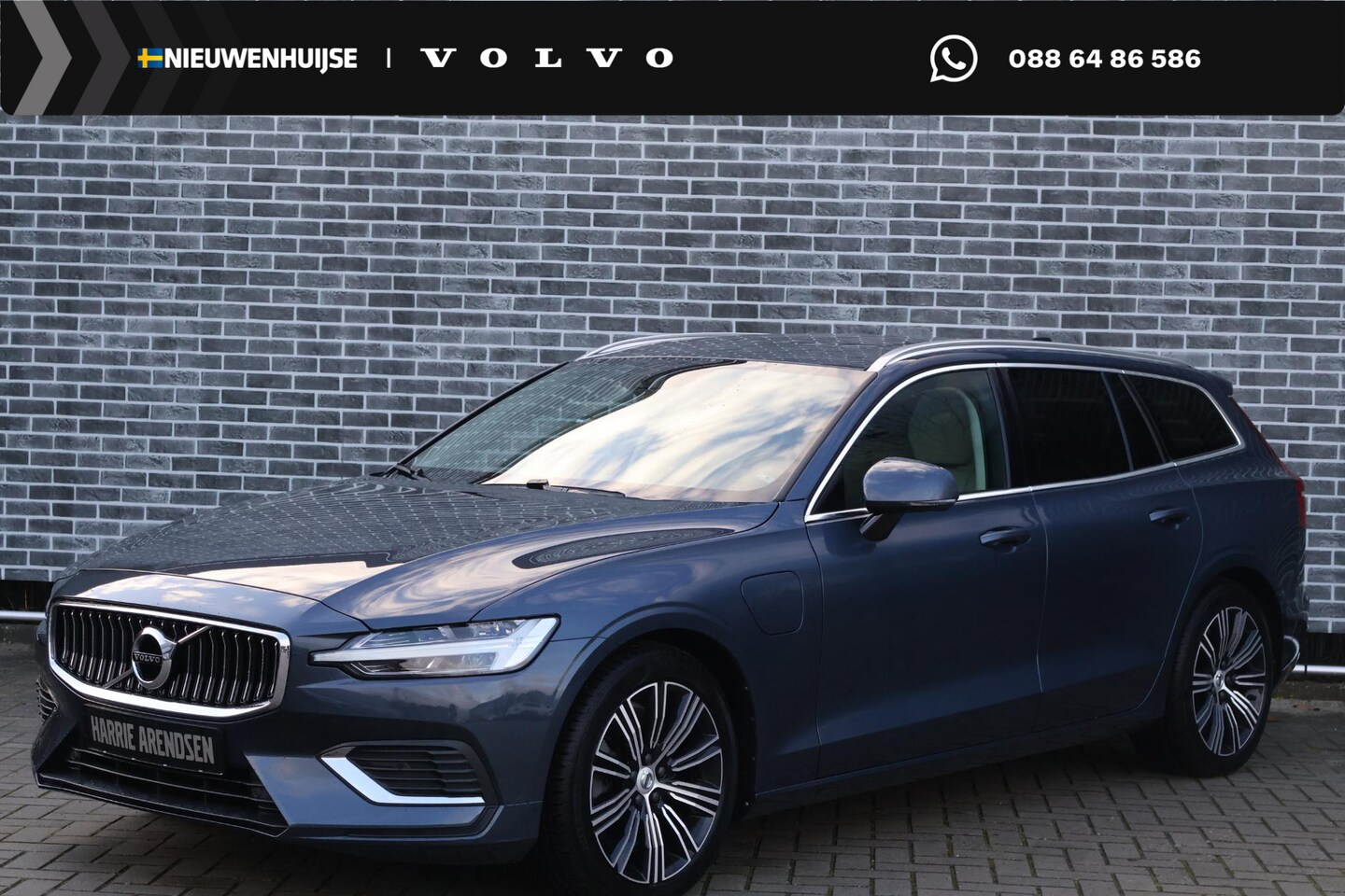 Volvo V60 - 2.0 T8 Twin Engine AWD Inscription | Panoramadak | Lederen bekleding | Stoel- en stuurwiel - AutoWereld.nl