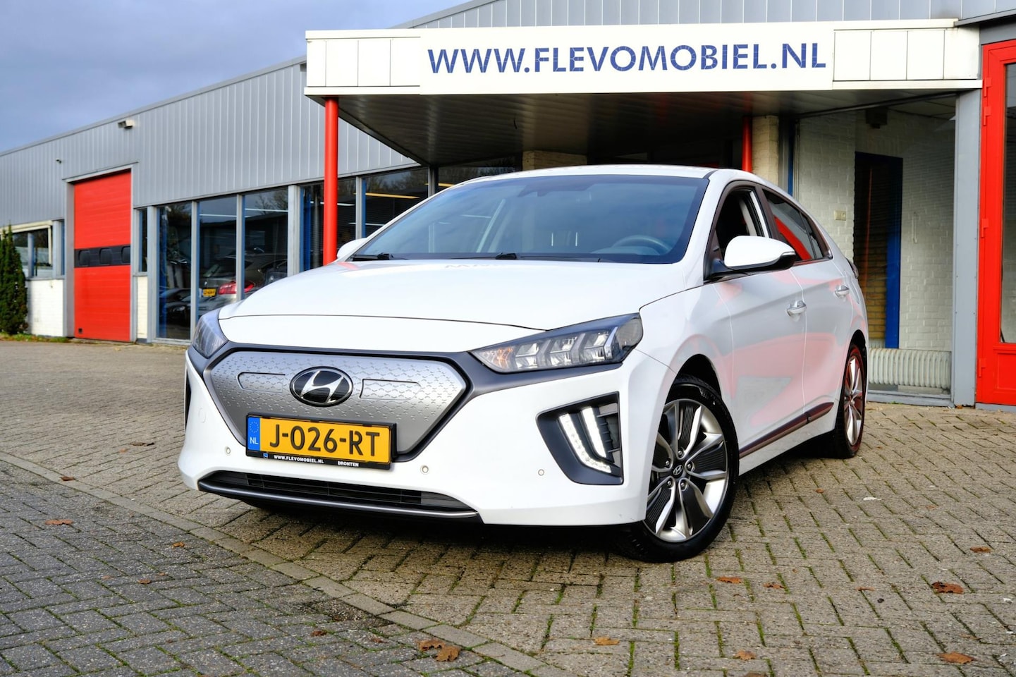Hyundai IONIQ - Premium EV 38 kWh Aut. Leder|Carplay|Navi|Clima|LMV|Cam. - AutoWereld.nl