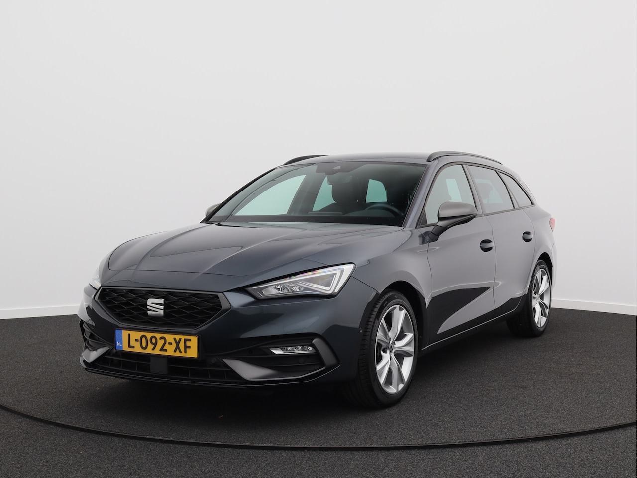 SEAT Leon Sportstourer - 1.5 eTSI FR Business Intense/ camera/ trekhaak/ zeer mooi! - AutoWereld.nl