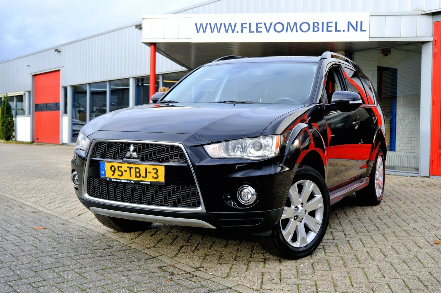 Mitsubishi Outlander - 2.0 Edition Two Aut. Xenon|Pano|Leder|Navi|LMV - AutoWereld.nl