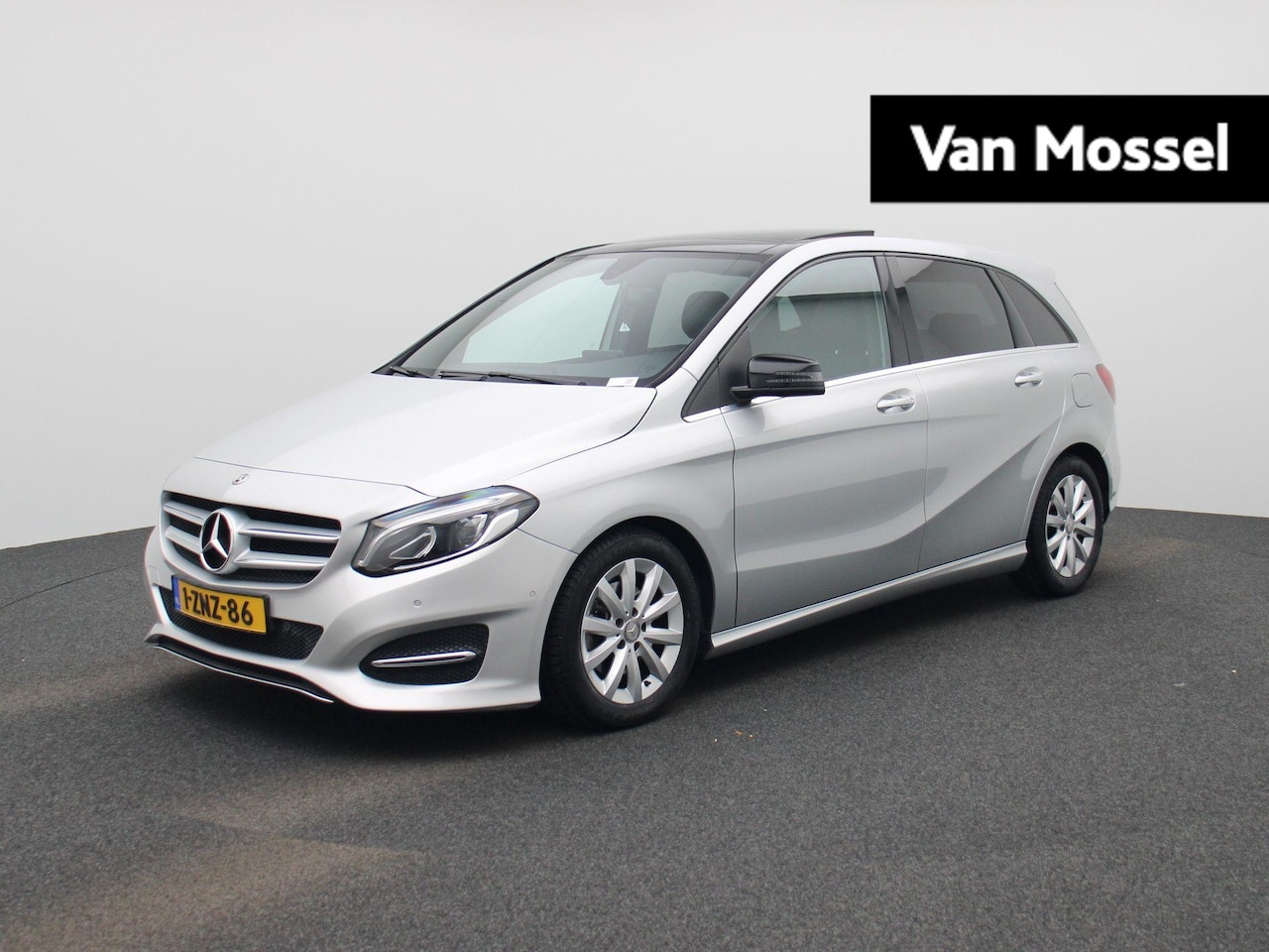 Mercedes-Benz B-klasse - 180 Ambition | Automaat | Panoramadak | Climate Control | Harman/Kardon Lichtmetalen Velge - AutoWereld.nl