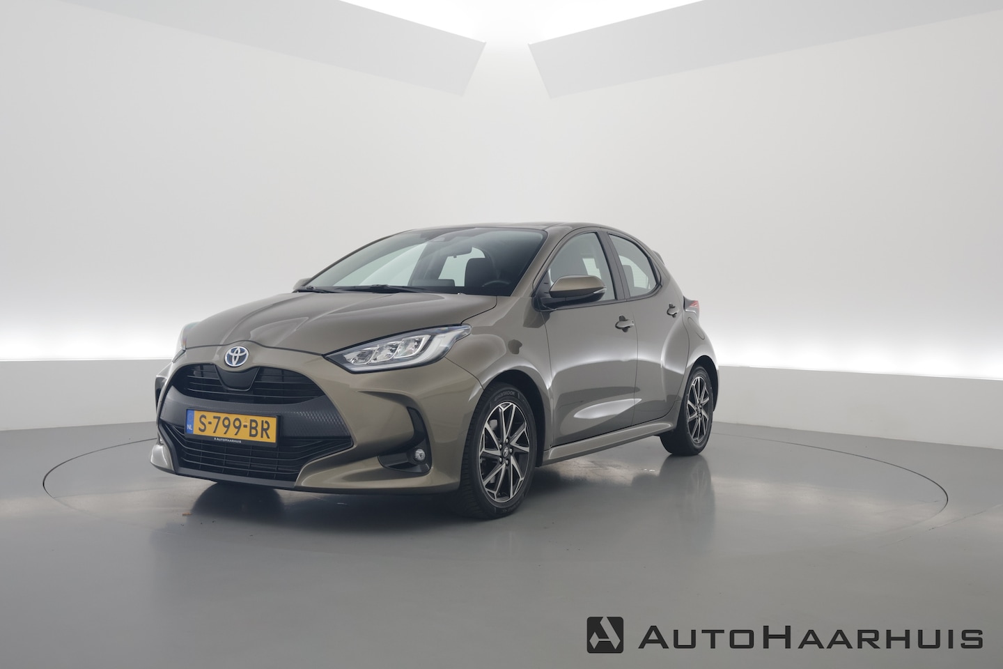 Toyota Yaris - 1.5 Hybrid Dynamic | Navi by App | Camera | Keyless | Adapt. Cruise | Clima | All seasons - AutoWereld.nl