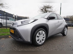 Toyota Aygo X - 1.0 VVT-i MT 72pk Play Parkeer Camera Multi Media