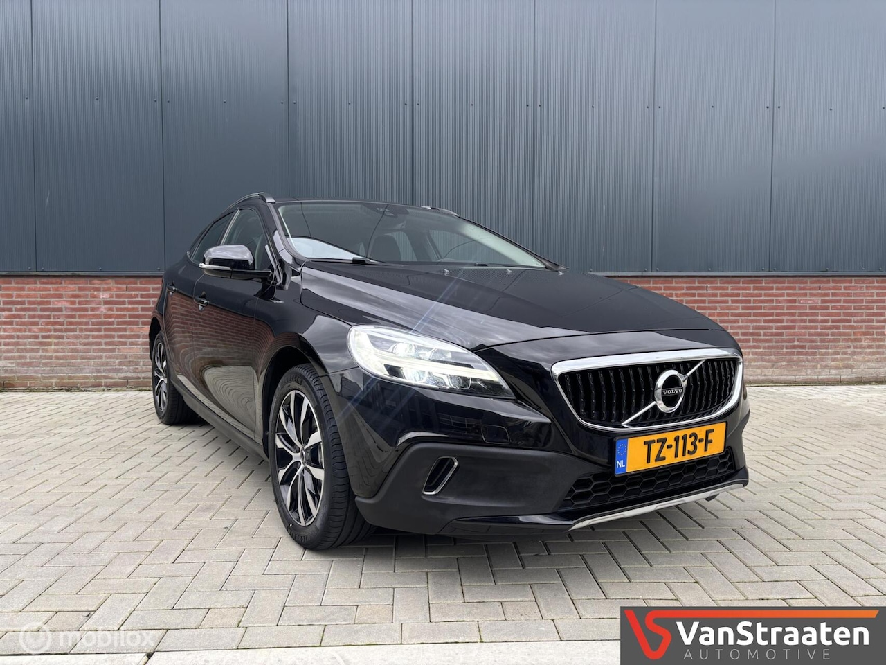 Volvo V40 Cross Country - 1.5 T3 Dynamic | Automaat | Navi - AutoWereld.nl