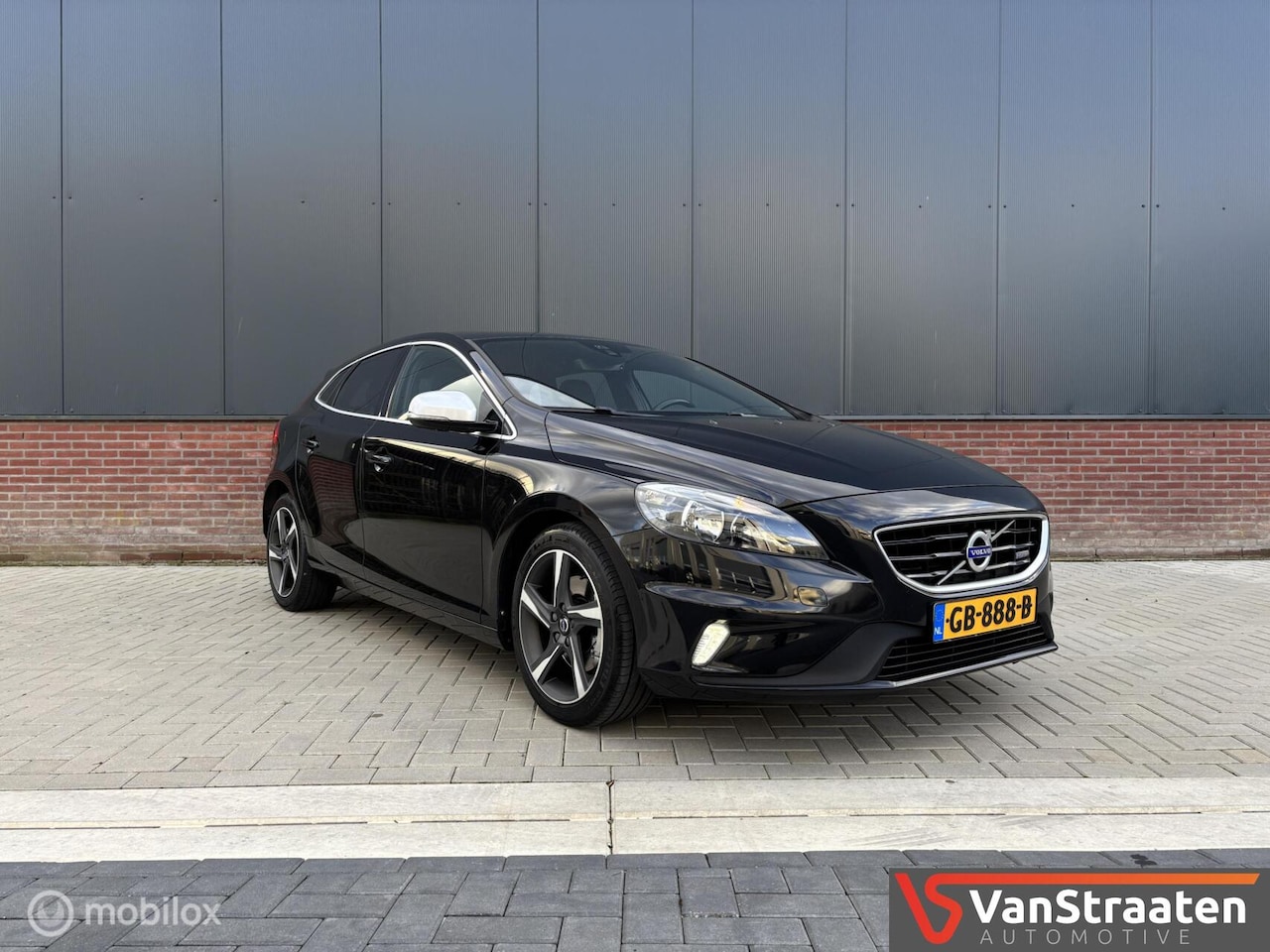 Volvo V40 - 1.6 T4 R-Design | Panoramadak | Merkdealer onderh. - AutoWereld.nl