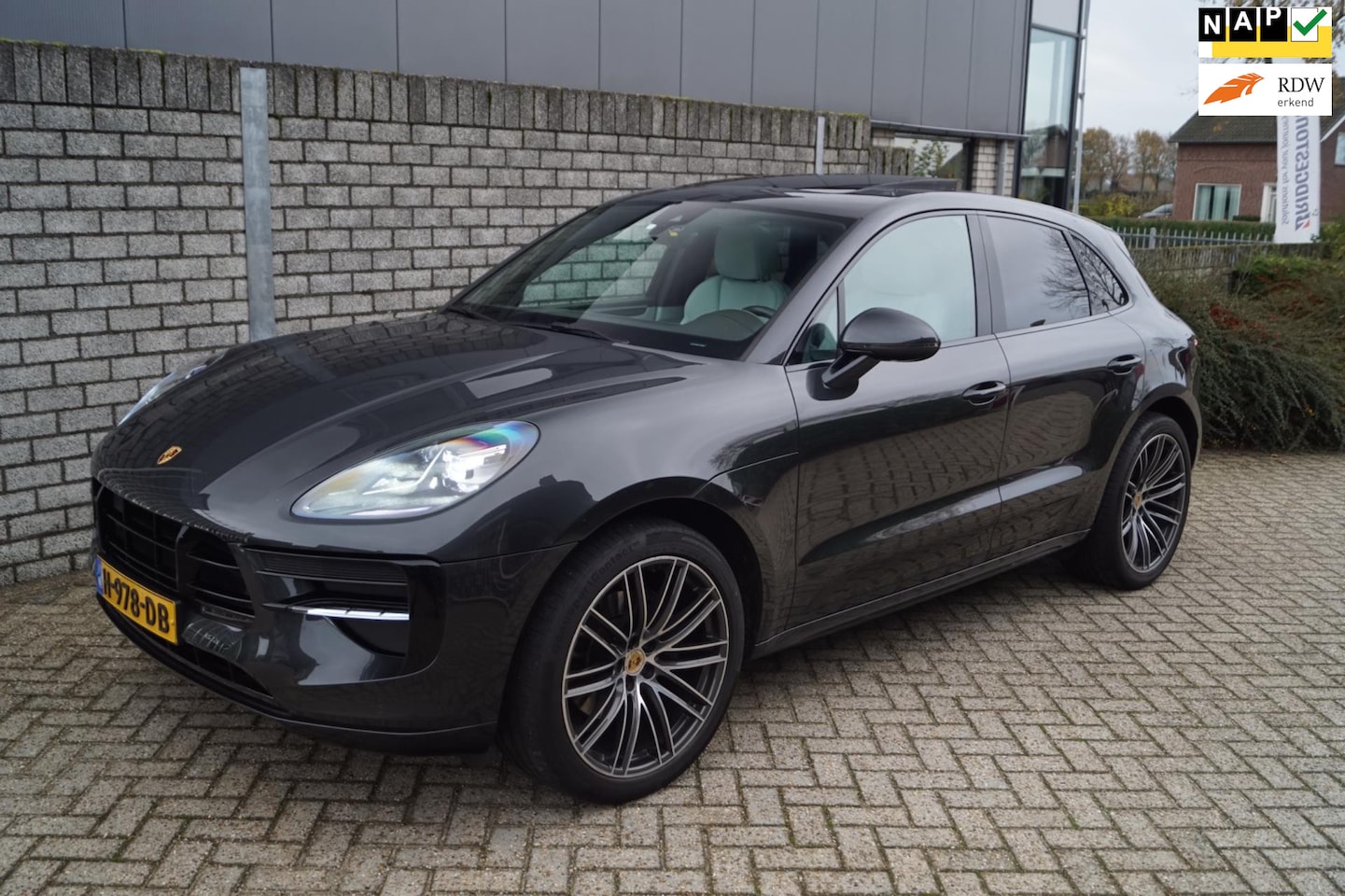 Porsche Macan - 2.0 AWD Autom Luxe Leder Panodak Luchtvering Navi Camera LED Kopl Clima Cruise 2x PDC LMV - AutoWereld.nl