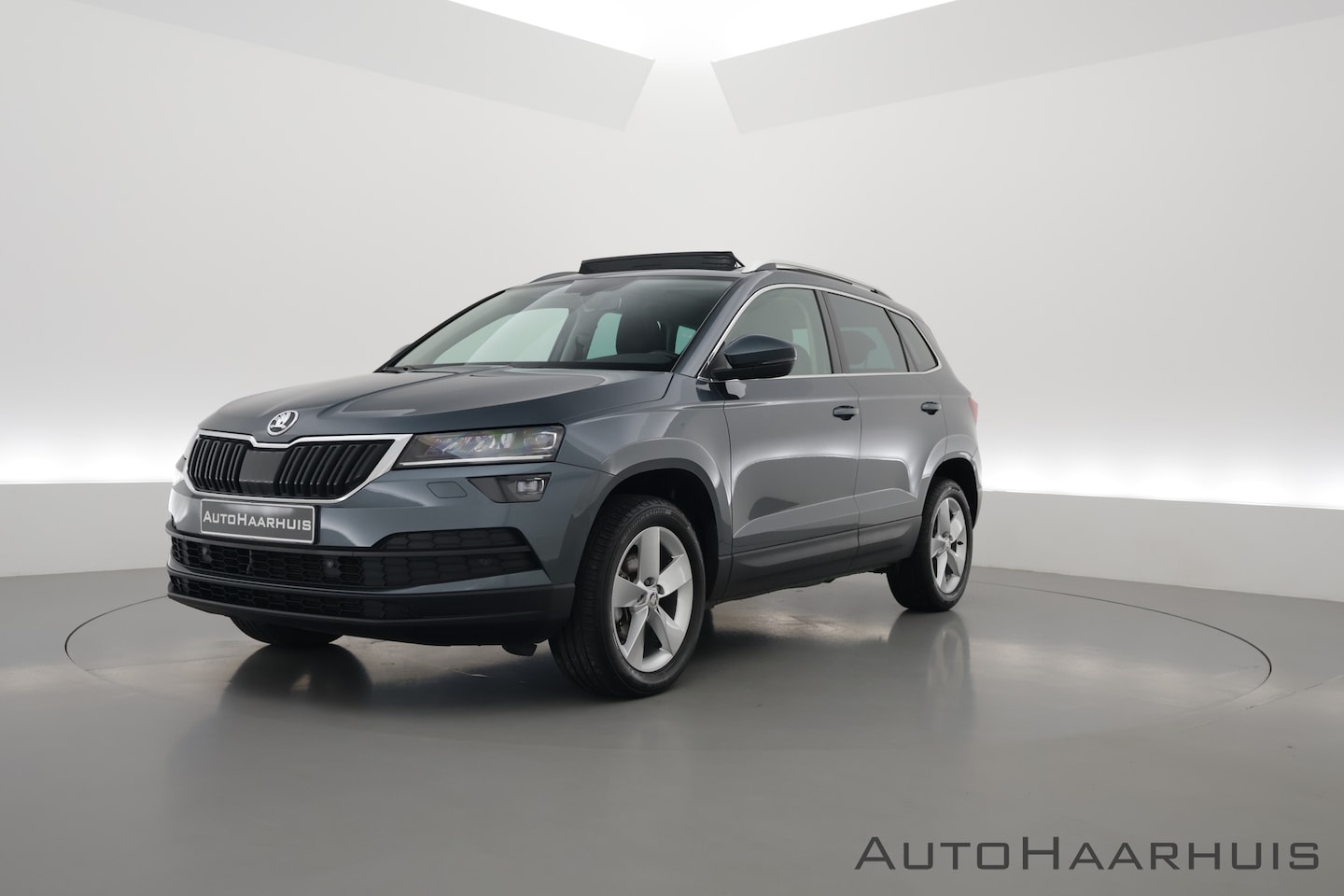 Skoda Karoq - 1.5 TSI ACT DSG Style | Pano | Elek. Trekhaak | CarPlay | Keyless | Adapt. Cruise Nakijken - AutoWereld.nl