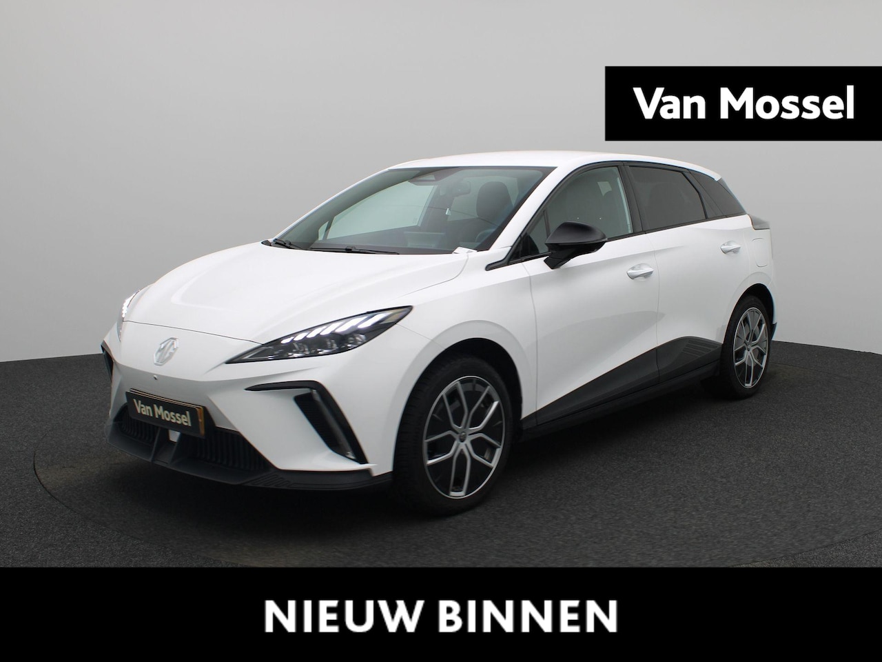 MG 4 - MG4 64 kWh Luxury | Navigtie | Achteruitrijcamera | Cruise Control | Airco | - AutoWereld.nl