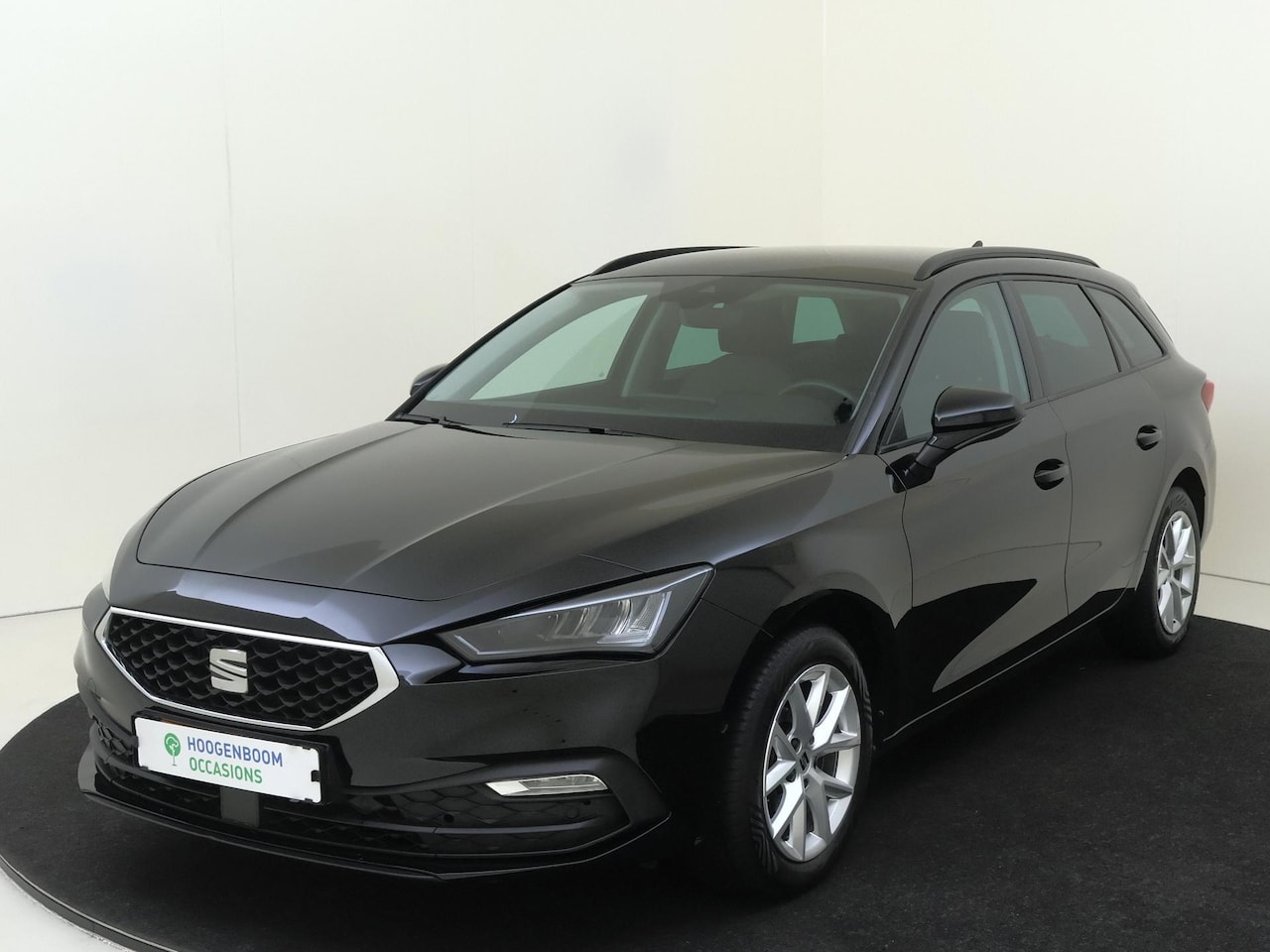 SEAT Leon Sportstourer - 1.0 eTSI Style Business Intense | Trekhaak | Parkeerassistent | Achteruitrijcamera | 3-zon - AutoWereld.nl