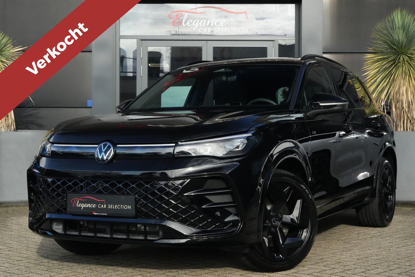 Volkswagen Tiguan - 1.5 eTSI R-Line Edition 150pk Panoramadak/Ergocomfort/360Camera - AutoWereld.nl