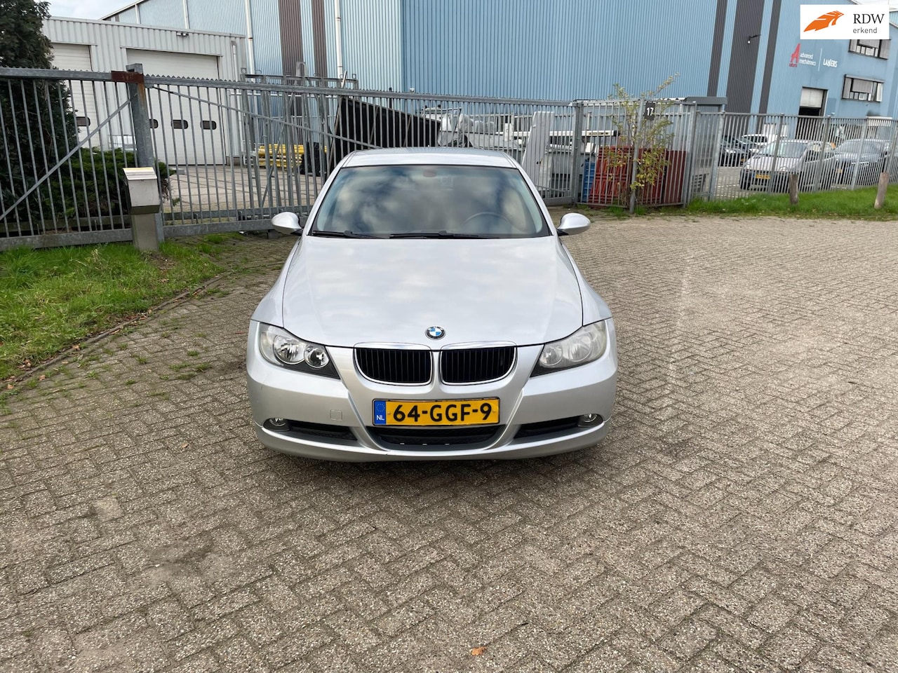 BMW 3-serie - 318i 318i - AutoWereld.nl
