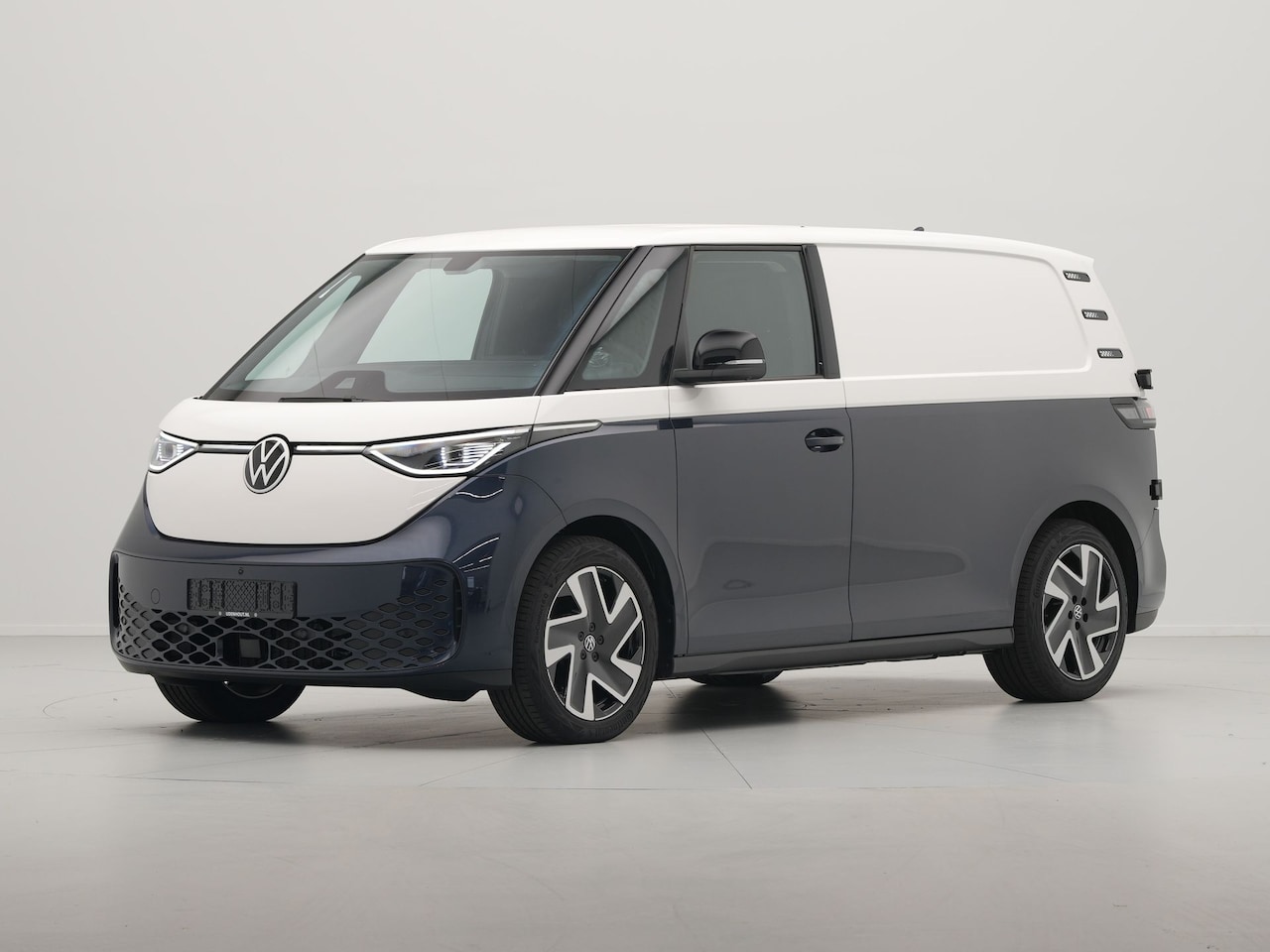 Volkswagen ID. Buzz Cargo - Anniversary Edition 79 kWh 250kW 340PK 4MOTION Two Tone Wit/Blauw - AutoWereld.nl