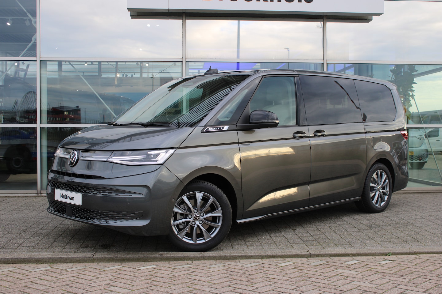 Volkswagen Multivan - Bulli eHybrid lang 4MOTION | 'App-Connect' draadloze smartphone integratie | Achterklepbed - AutoWereld.nl