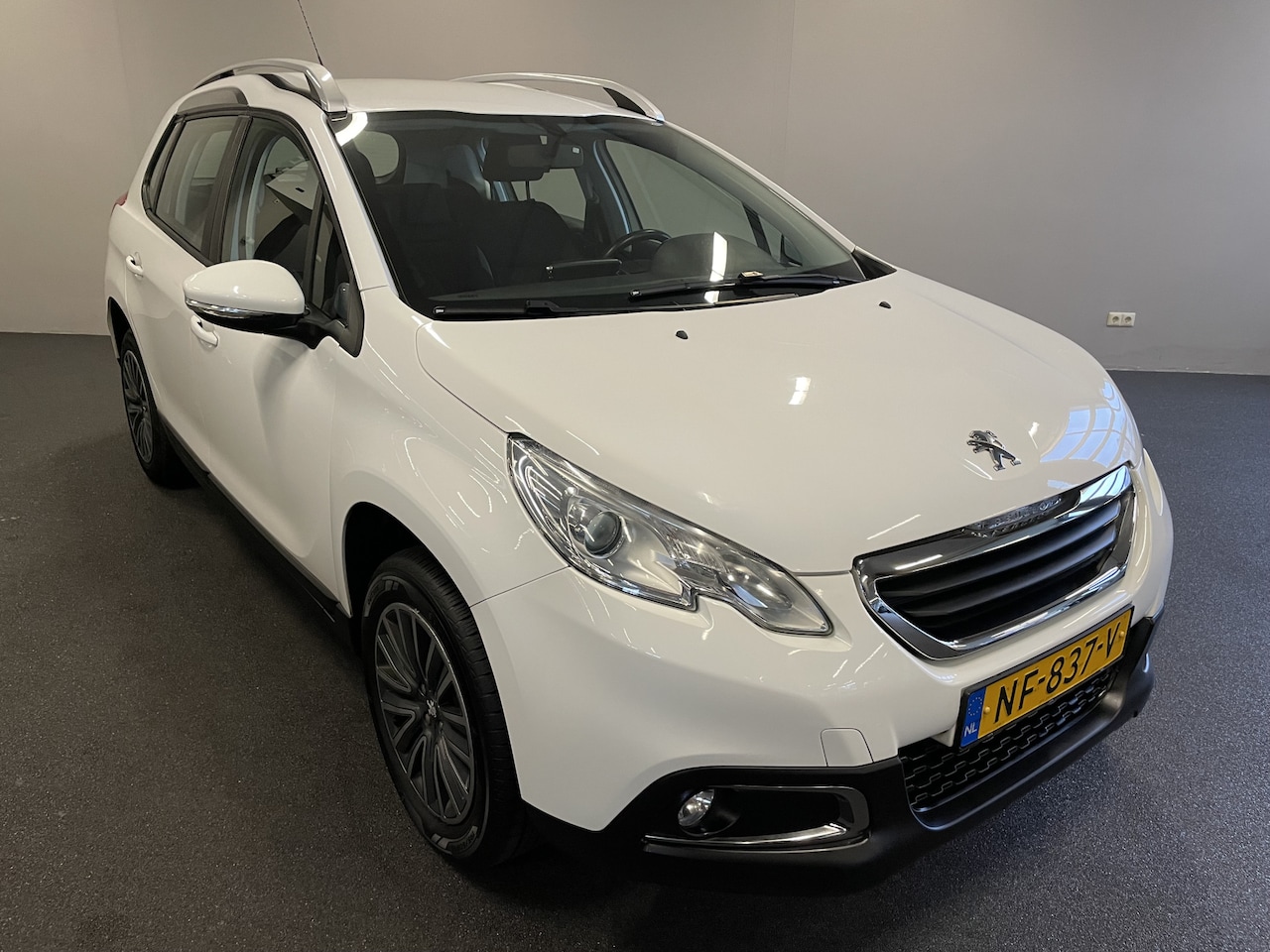 Peugeot 2008 - 1.2 PureTech Active Navigatie-Climate control-Parkeersensoren - AutoWereld.nl