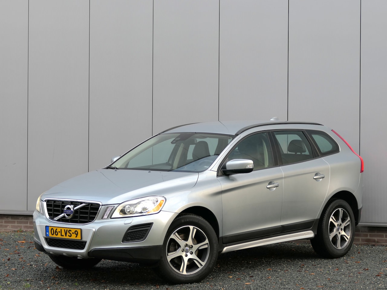 Volvo XC60 - 2.0T AUT Kinetic Xenon / Leer / Navi / Cruise control - AutoWereld.nl