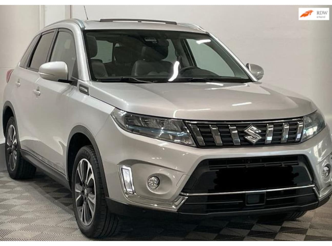 Suzuki Vitara - 1.5 Hybrid Style Aut! Panodak! Stoelverwarming! - AutoWereld.nl