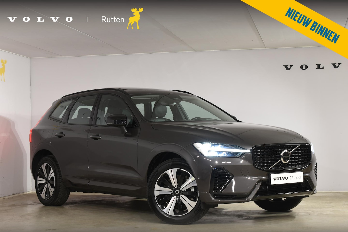 Volvo XC60 - T6 350PK Automaat Plug-in Hybrid AWD Plus Dark - AutoWereld.nl