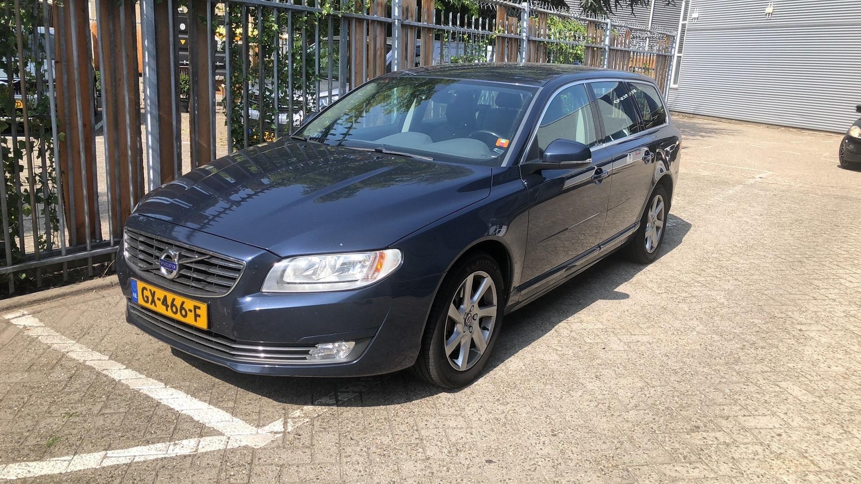 Volvo V70 - 2.0 T5 Nordic+ | Standkachel | Stoelverwarming | Lederen bekleding | Navigatie - AutoWereld.nl