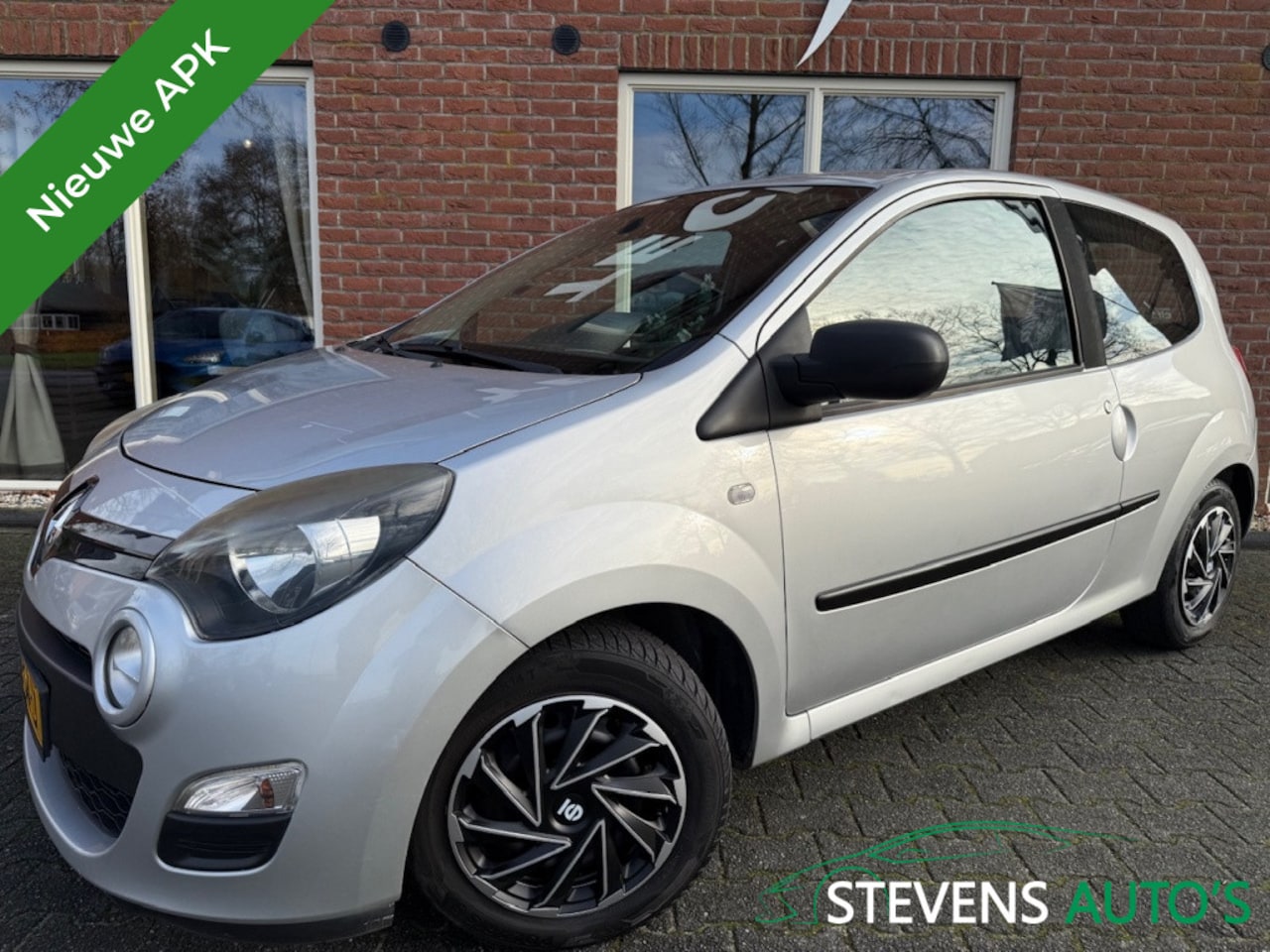 Renault Twingo - 1.2 16V Acces NIEUWE APK / AIRCO / RIJKLAAR - AutoWereld.nl