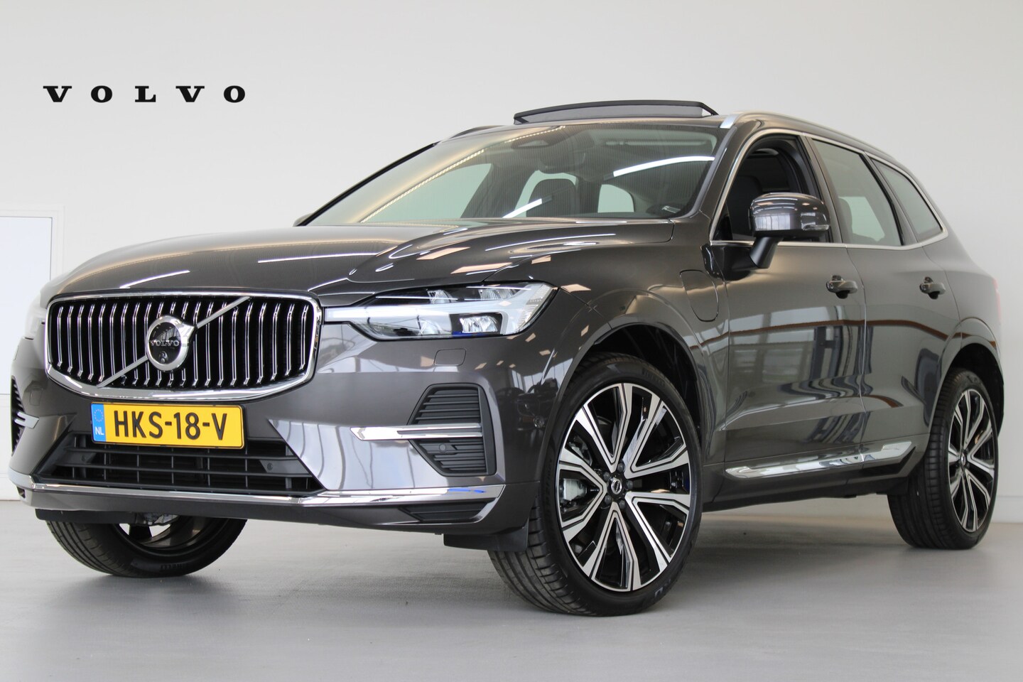 Volvo XC60 - T6 Recharge Plus | 21" | 360 Camera | Elektr. verst. stoelen | Panoramadak | Adaptieve Cru - AutoWereld.nl