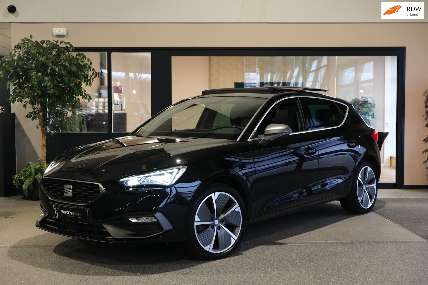 SEAT Leon - 1.4 TSI eHybrid PHEV FR 204PK Pano Trekhaak Cam Navi Led - AutoWereld.nl