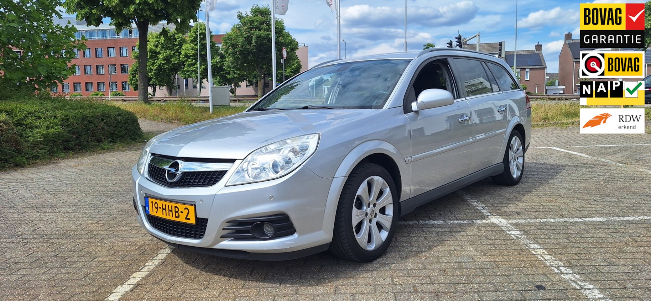 Opel Vectra Wagon - 1.8-16V Executive 1.8-16V Executive, bluetooth/ECC/trekhaak/leder/cruise - AutoWereld.nl