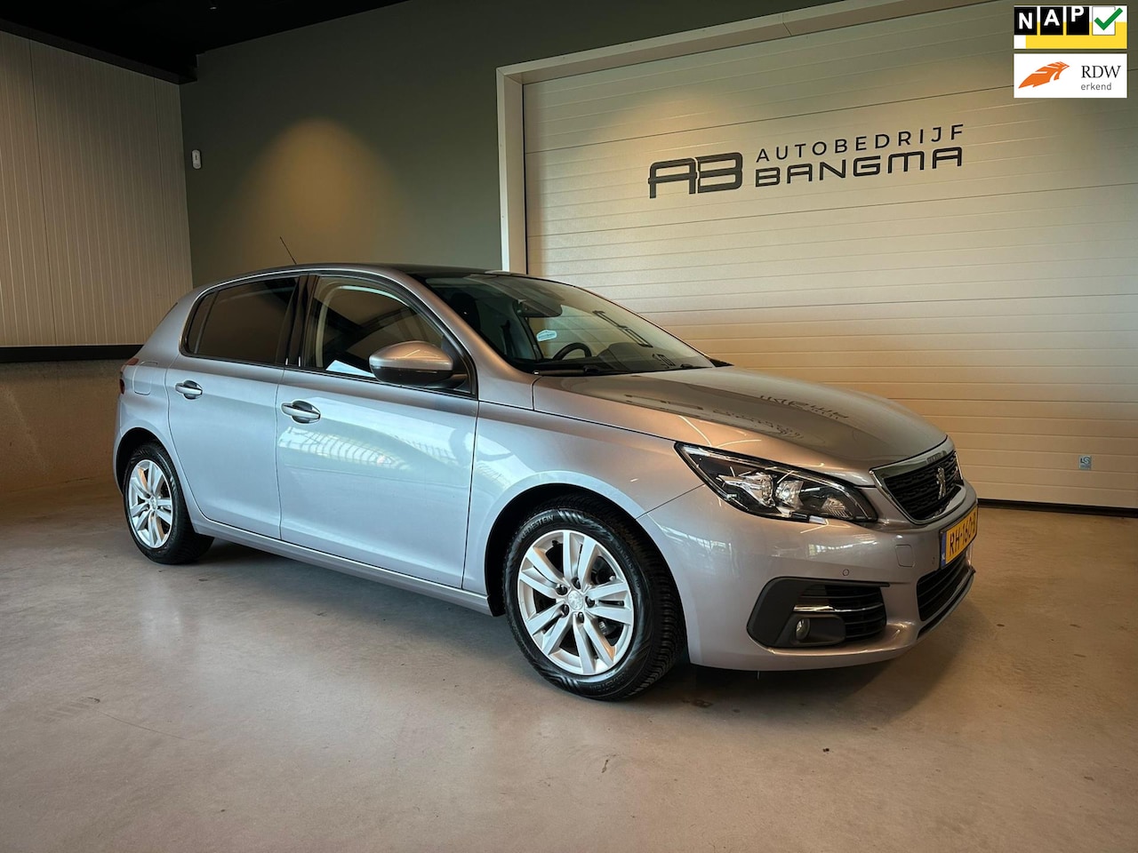 Peugeot 308 - 1.2 PureTech BLUE LEASE EXECUTIVE/CLIMA AIRCO/NAVIGATIE/APPLE CARPLAY+ANDROID/PANORAMADAK/ - AutoWereld.nl