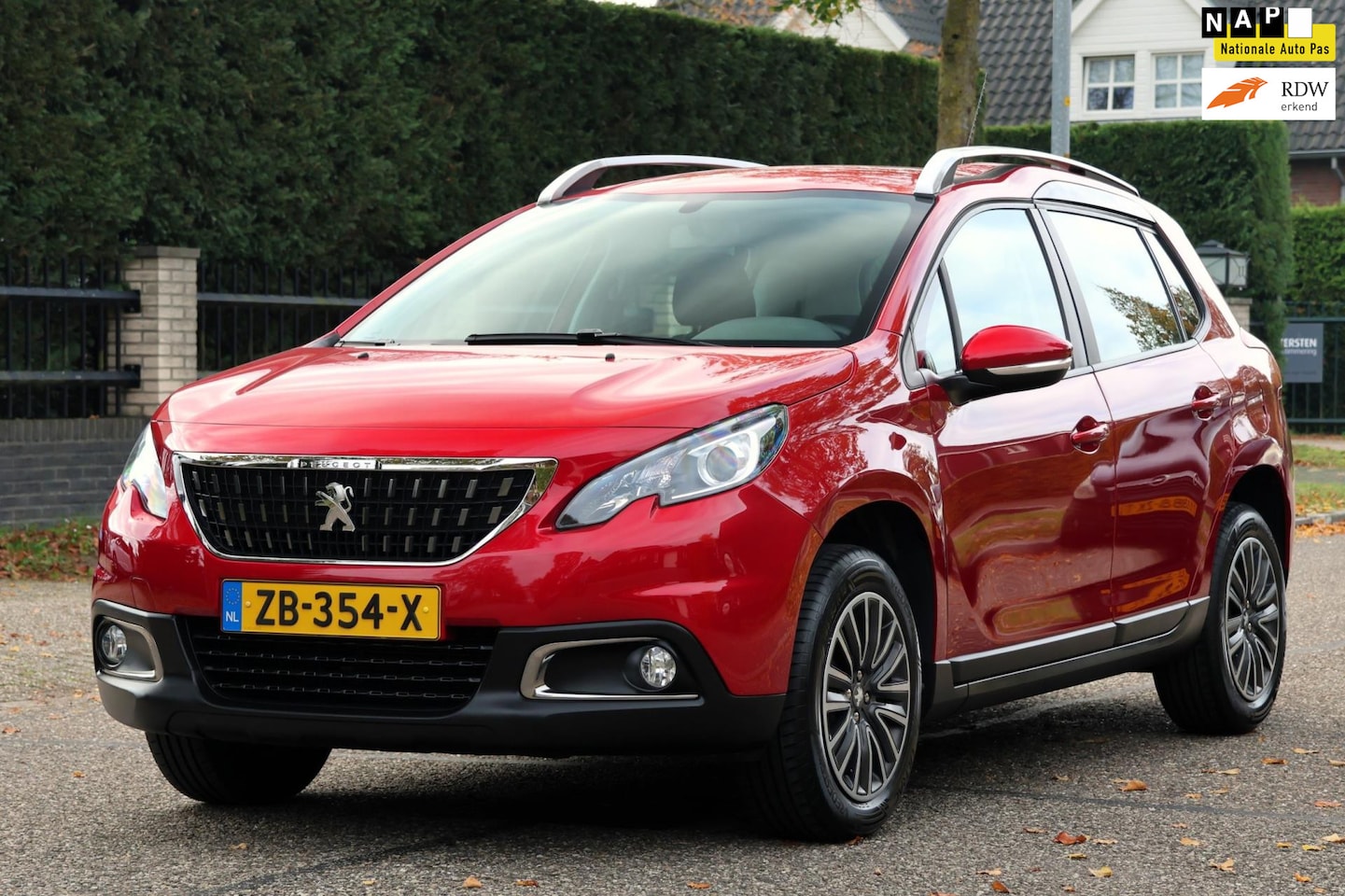Peugeot 2008 - 1.2 PureTech Blue Lion | CARPLAY | NAVI | AIRCO | CRUISE | TREKHAAK | NAP | MOOIE GOED OND - AutoWereld.nl