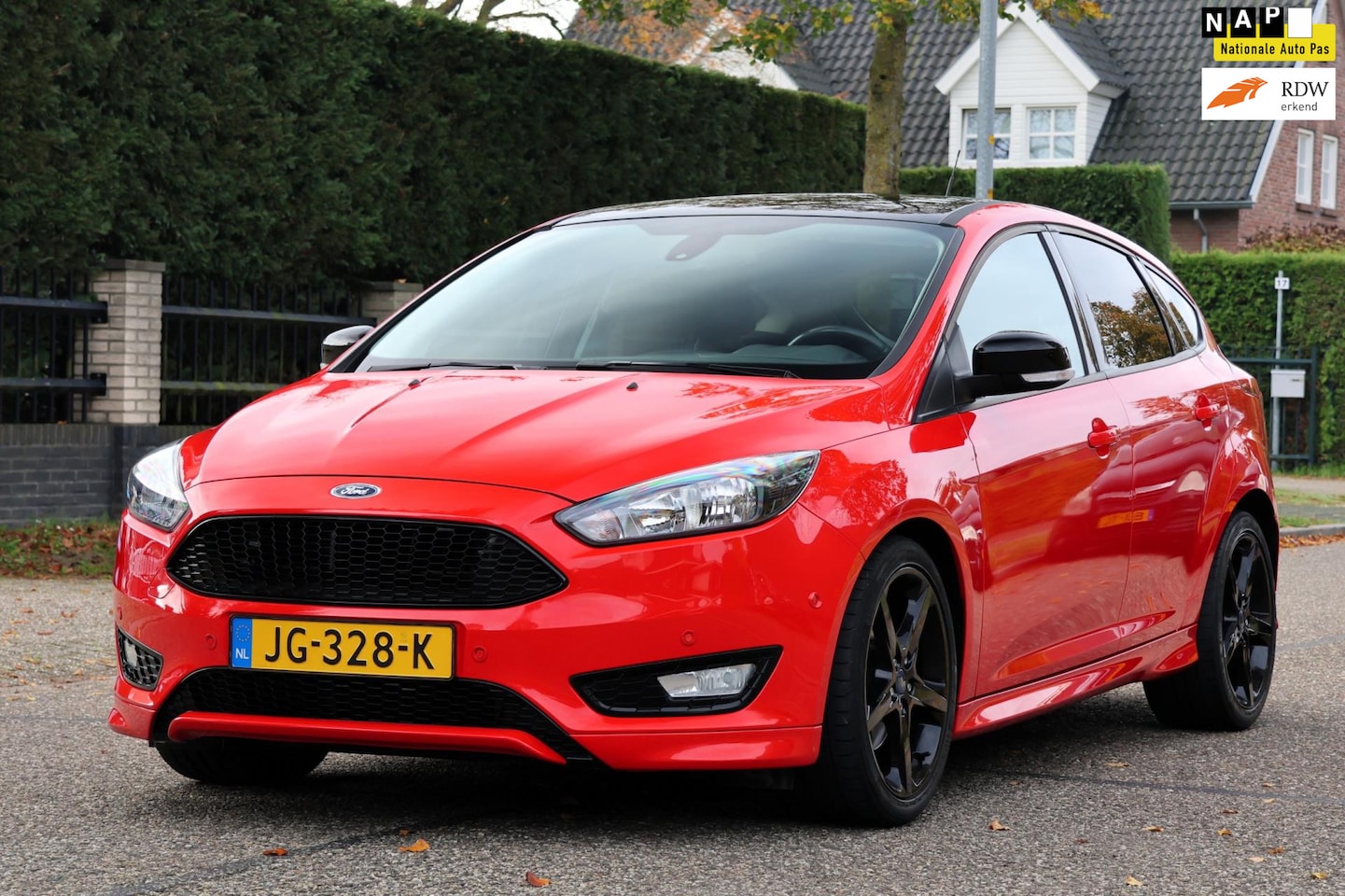 Ford Focus - 1.5 Red Edition | ST-LINE | NAVI | CLIMA | CRUISE | LEDER | NAP | TREKHAAK | ZEER MOOIE GO - AutoWereld.nl