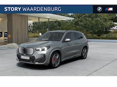 BMW iX1 - eDrive20 M Sport / Panoramadak / Trekhaak / Sportstoelen / Achteruitrijcamera / M Adaptief