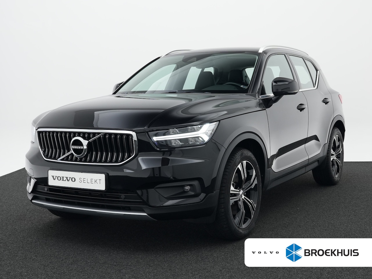 Volvo XC40 - 2.0 T4 Inscription | Leder | Standkachel | 19" | Trekhaak | Keyless | Stoelverwarming V+A - AutoWereld.nl