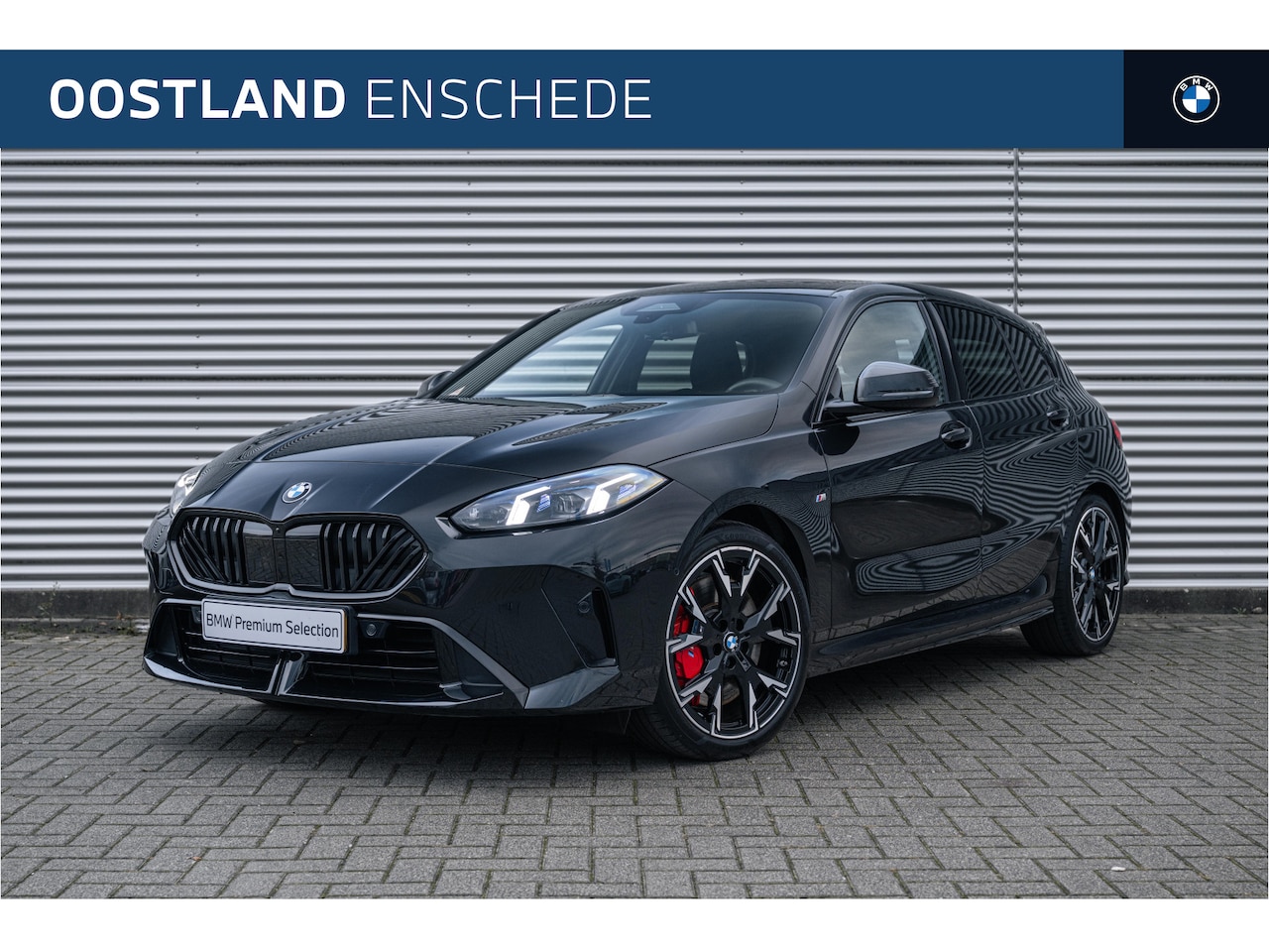 BMW 1-serie - 120 M Sport Automaat / Panoramadak / Sportstoelen / Achteruitrijcamera / M Adaptief onders - AutoWereld.nl