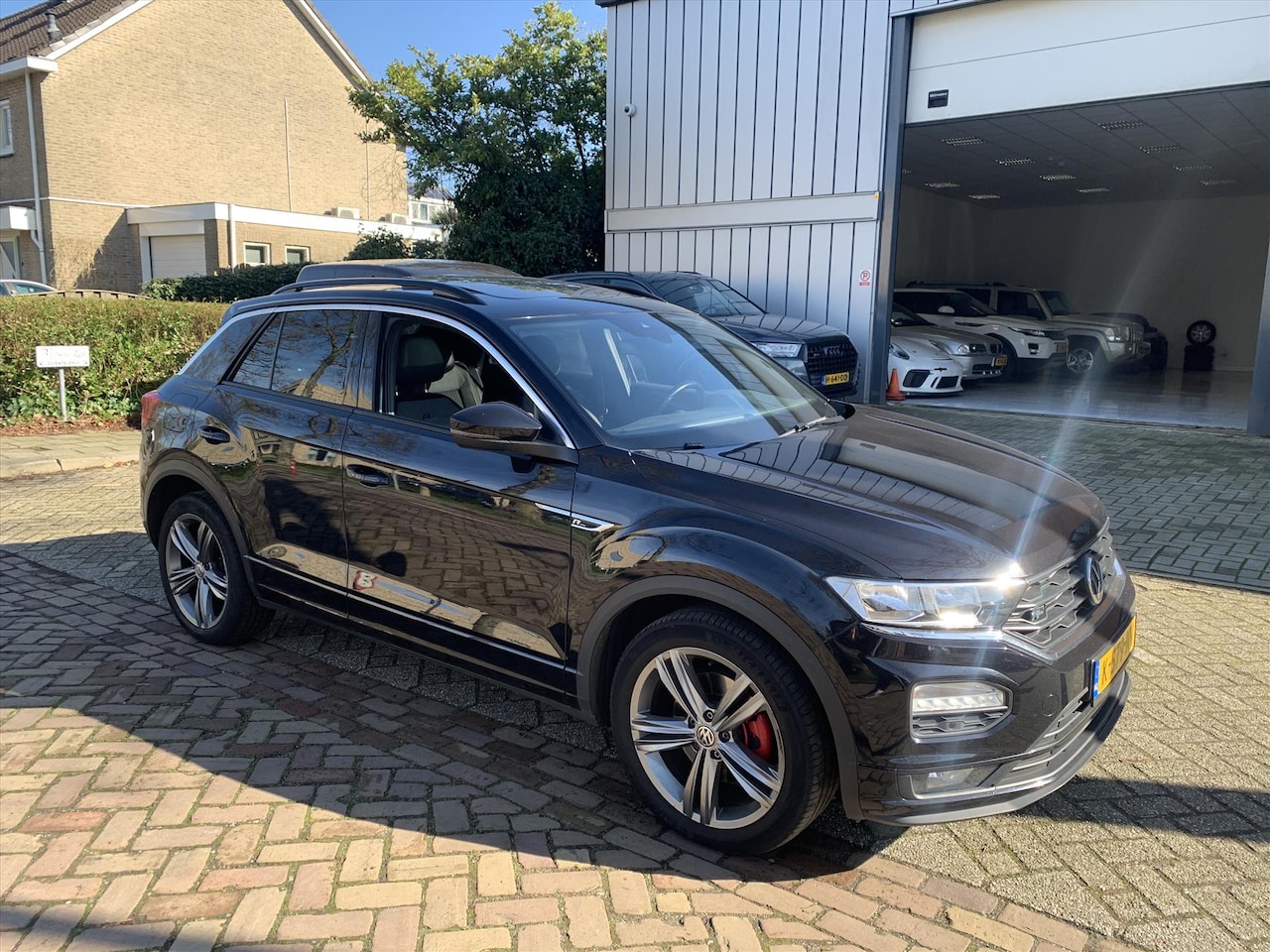 Volkswagen T-Roc - 2.0 tdi 4 motion 3xR-line MET PANORAMADAK - AutoWereld.nl