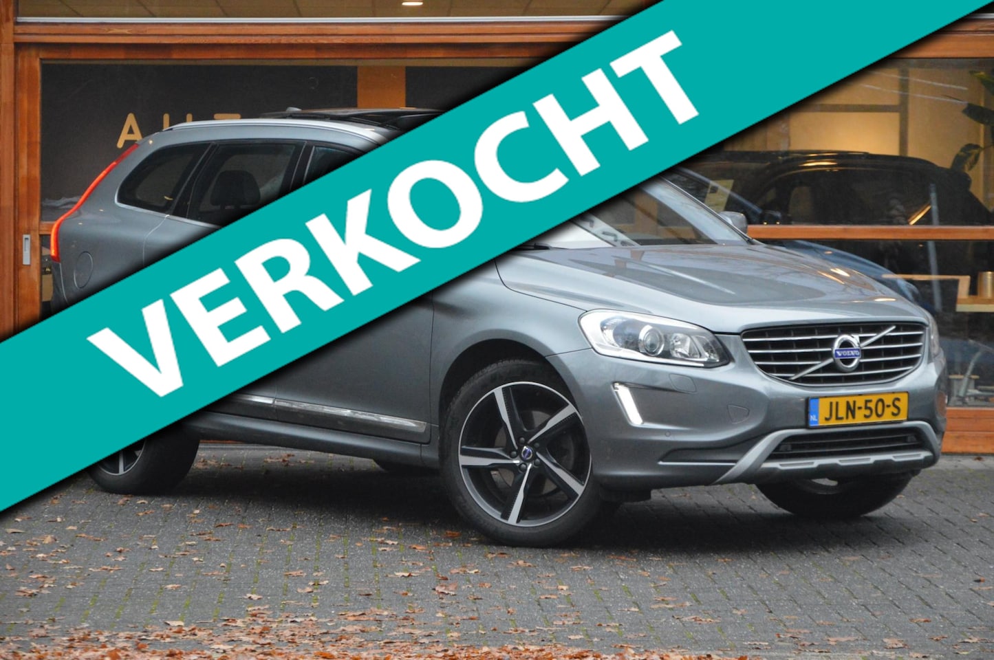 Volvo XC60 - T5 R-Design| Panoramadak | Camera | Trekhaak | Stoelverwarming | Leer | Bluetooth | Elektr - AutoWereld.nl