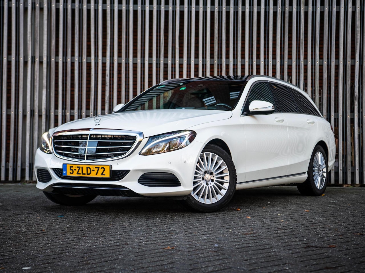 Mercedes-Benz C-klasse Estate - 220 CDi 170pk AUT. Prestige |Panorama|HUD|Luchtvering|Trekhaak|Camera|ACC|LaneAssist|Memor - AutoWereld.nl